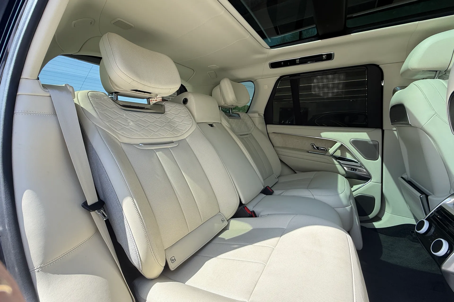 LAND ROVER RANGE ROVER thumbnail image number 17