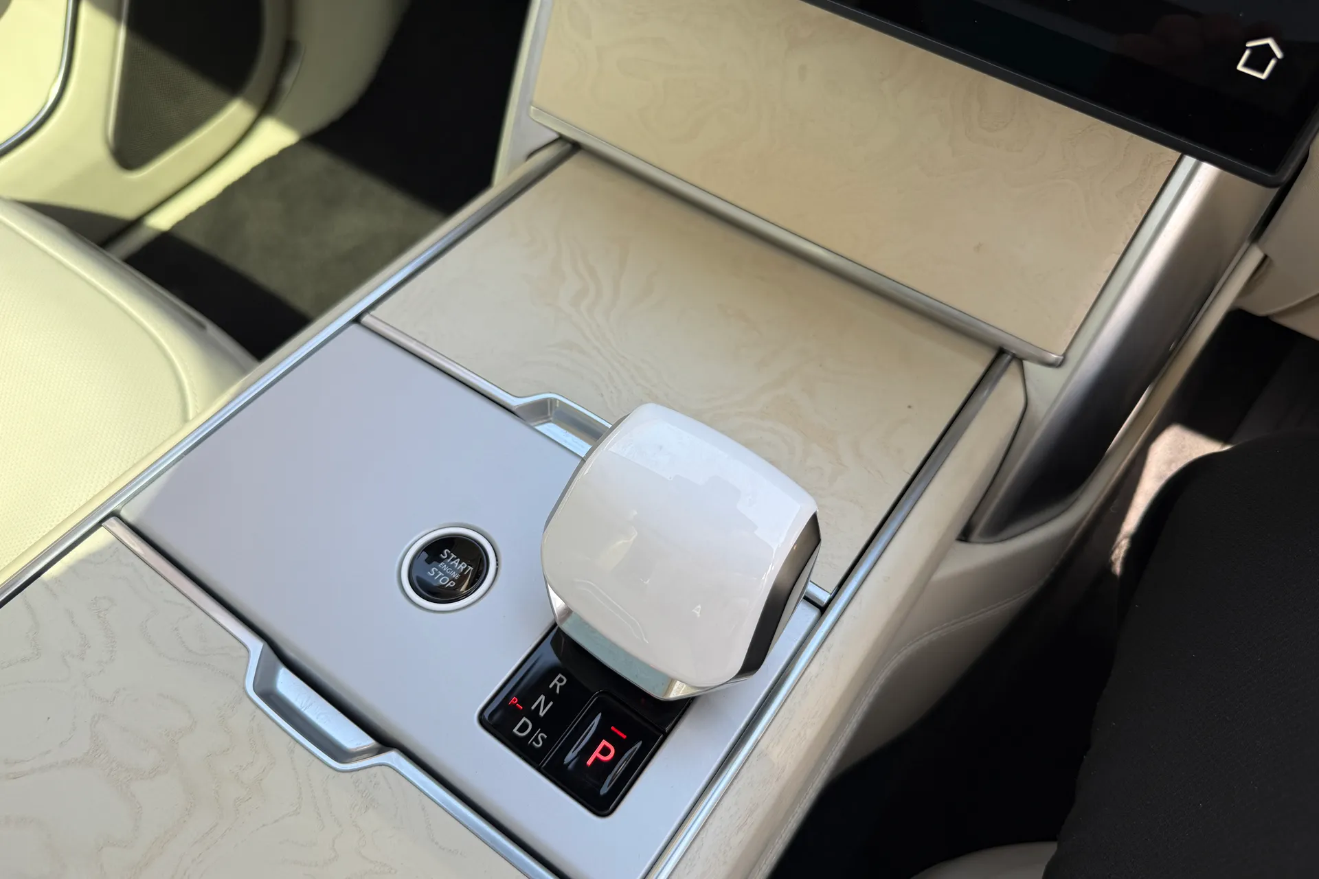 LAND ROVER RANGE ROVER thumbnail image number 40