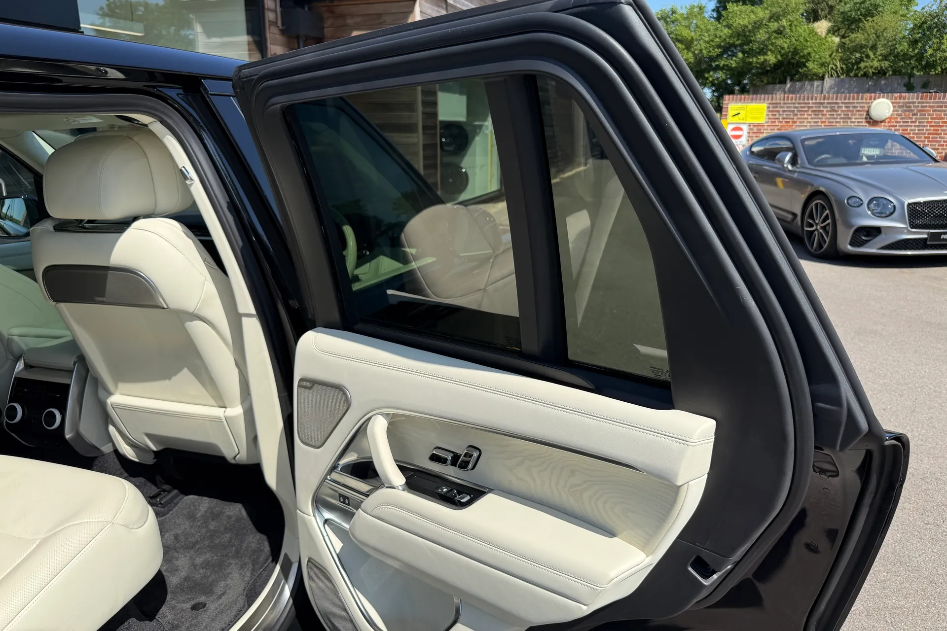LAND ROVER RANGE ROVER thumbnail image number 16