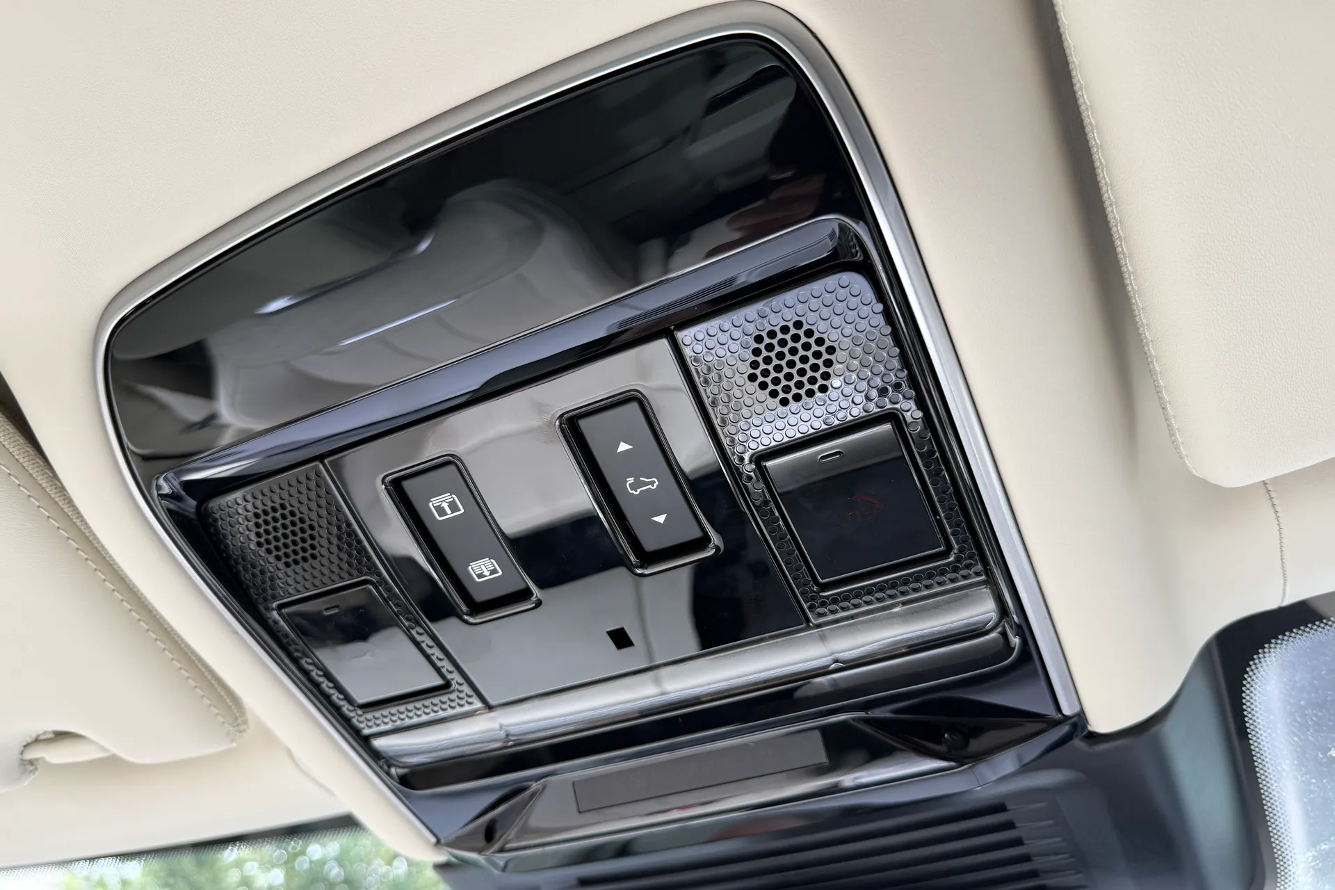 LAND ROVER RANGE ROVER thumbnail image number 42