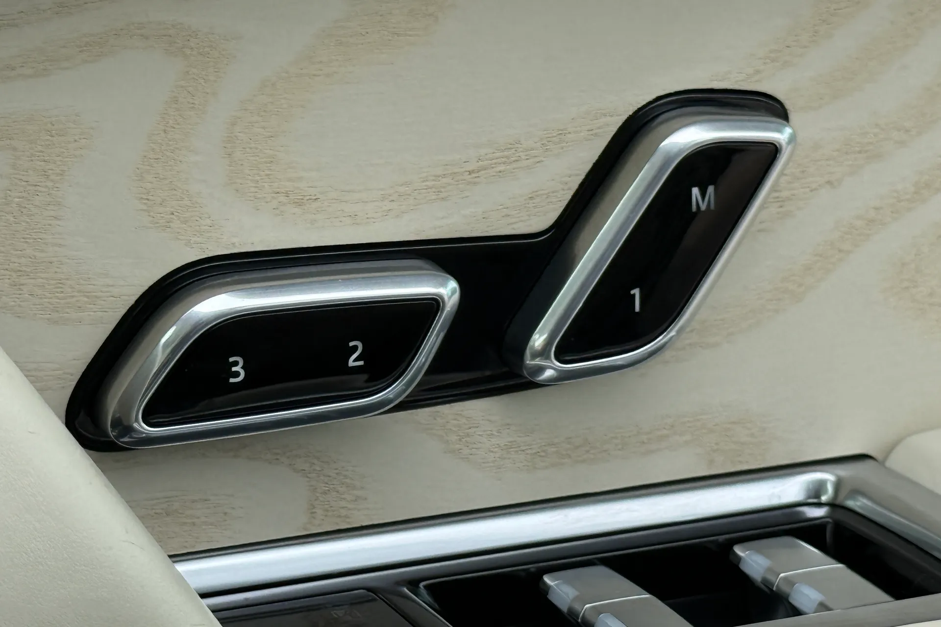 LAND ROVER RANGE ROVER thumbnail image number 45