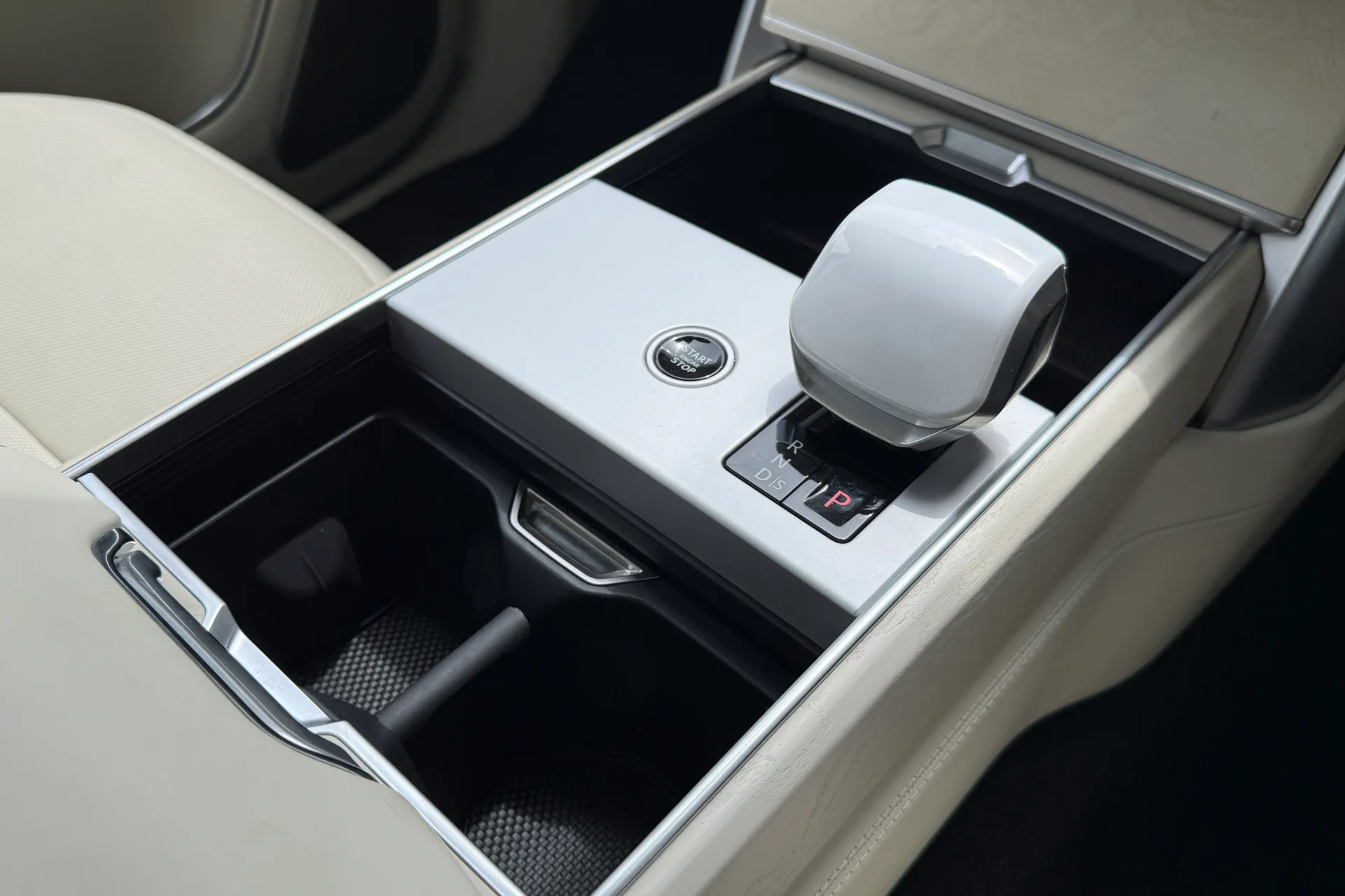 LAND ROVER RANGE ROVER thumbnail image number 37
