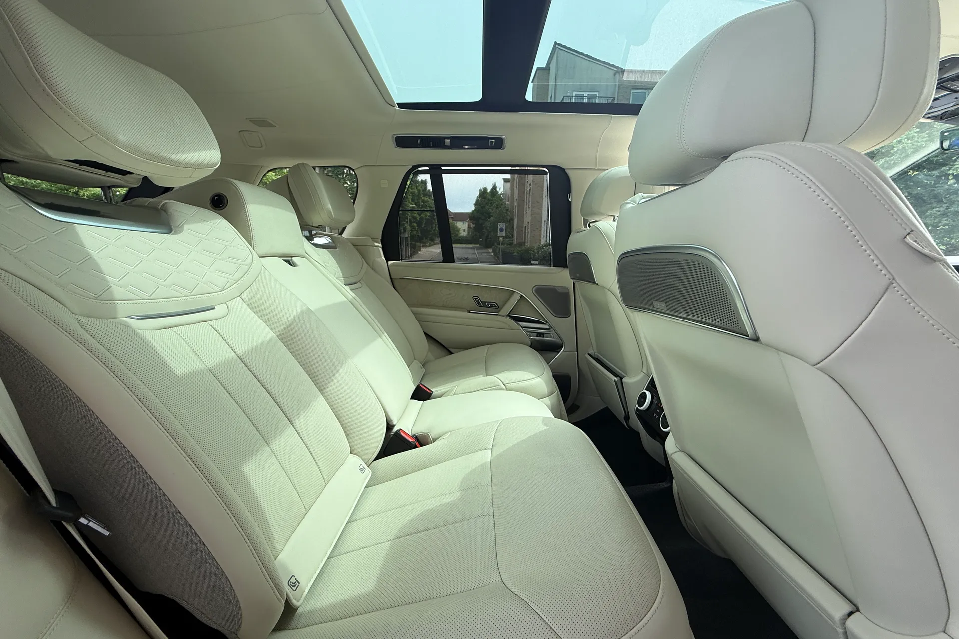 LAND ROVER RANGE ROVER thumbnail image number 60