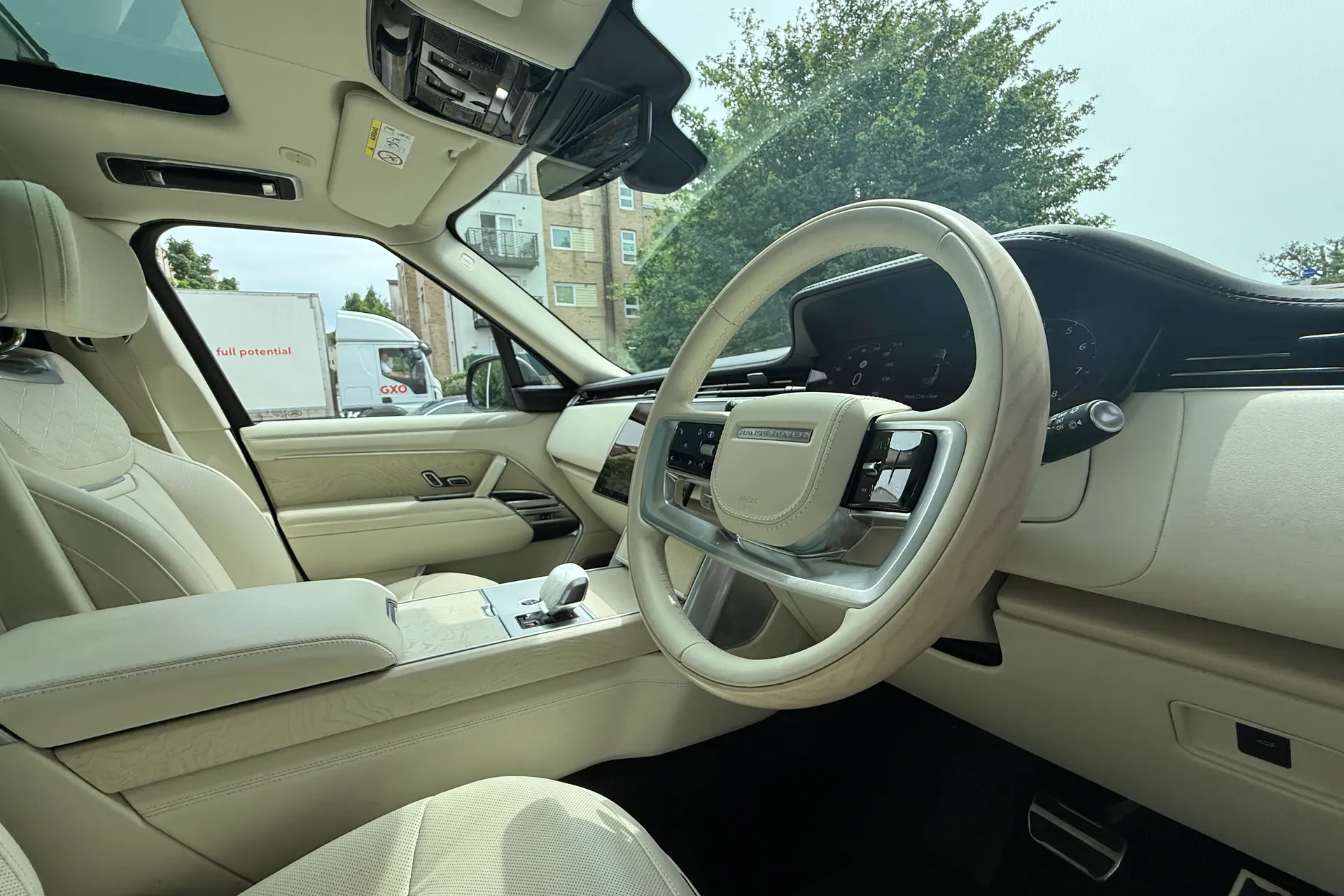 LAND ROVER RANGE ROVER thumbnail image number 18