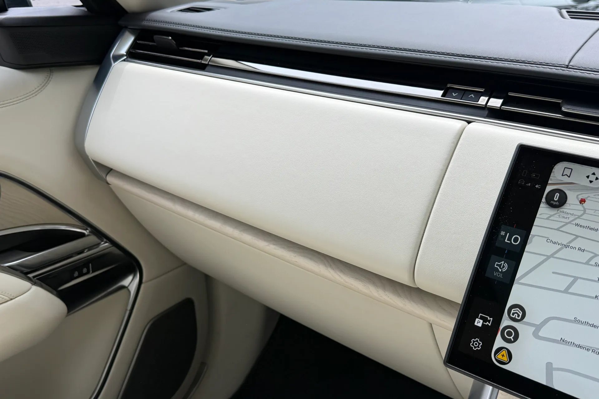 LAND ROVER RANGE ROVER thumbnail image number 40