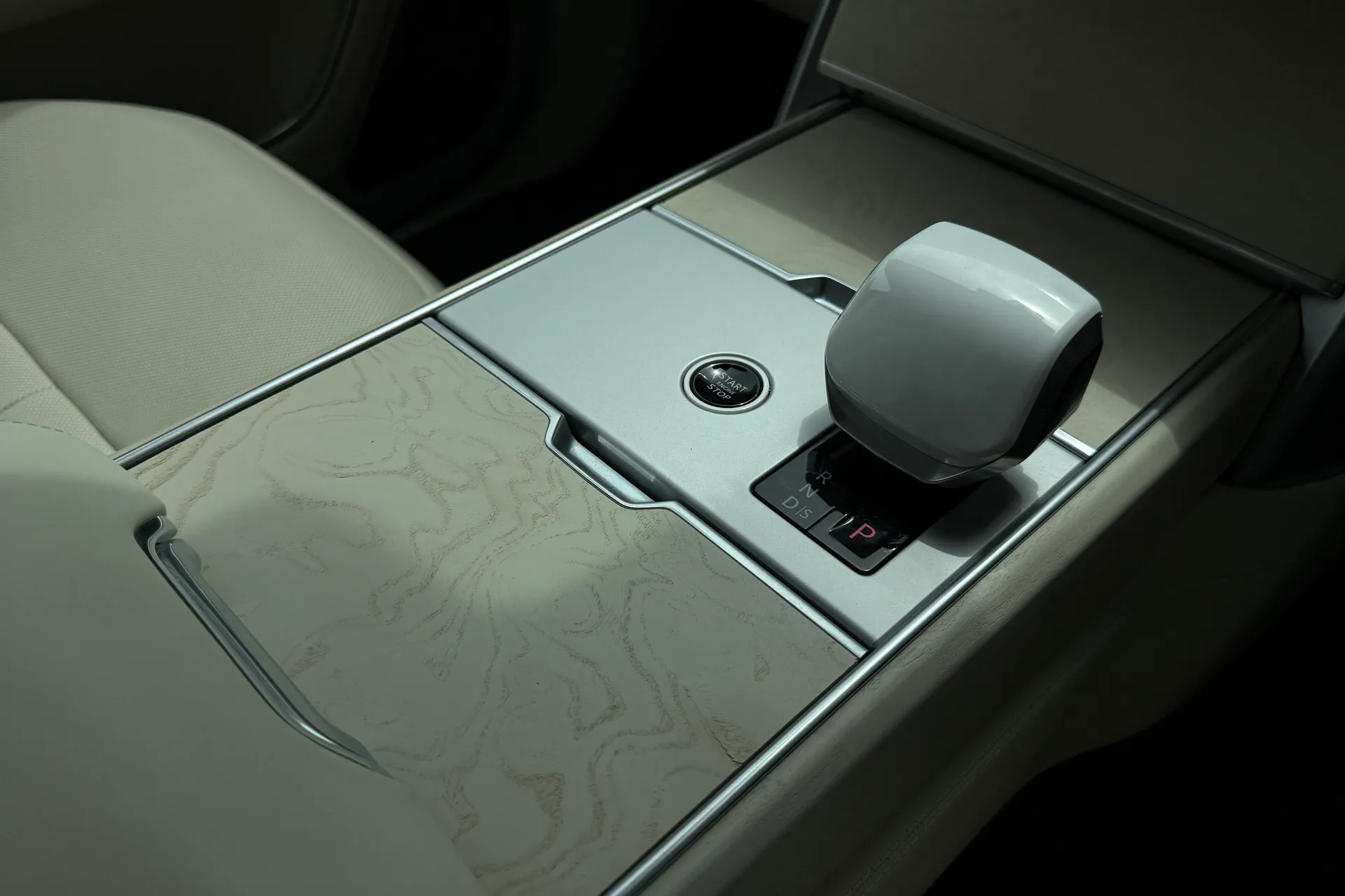 LAND ROVER RANGE ROVER thumbnail image number 33