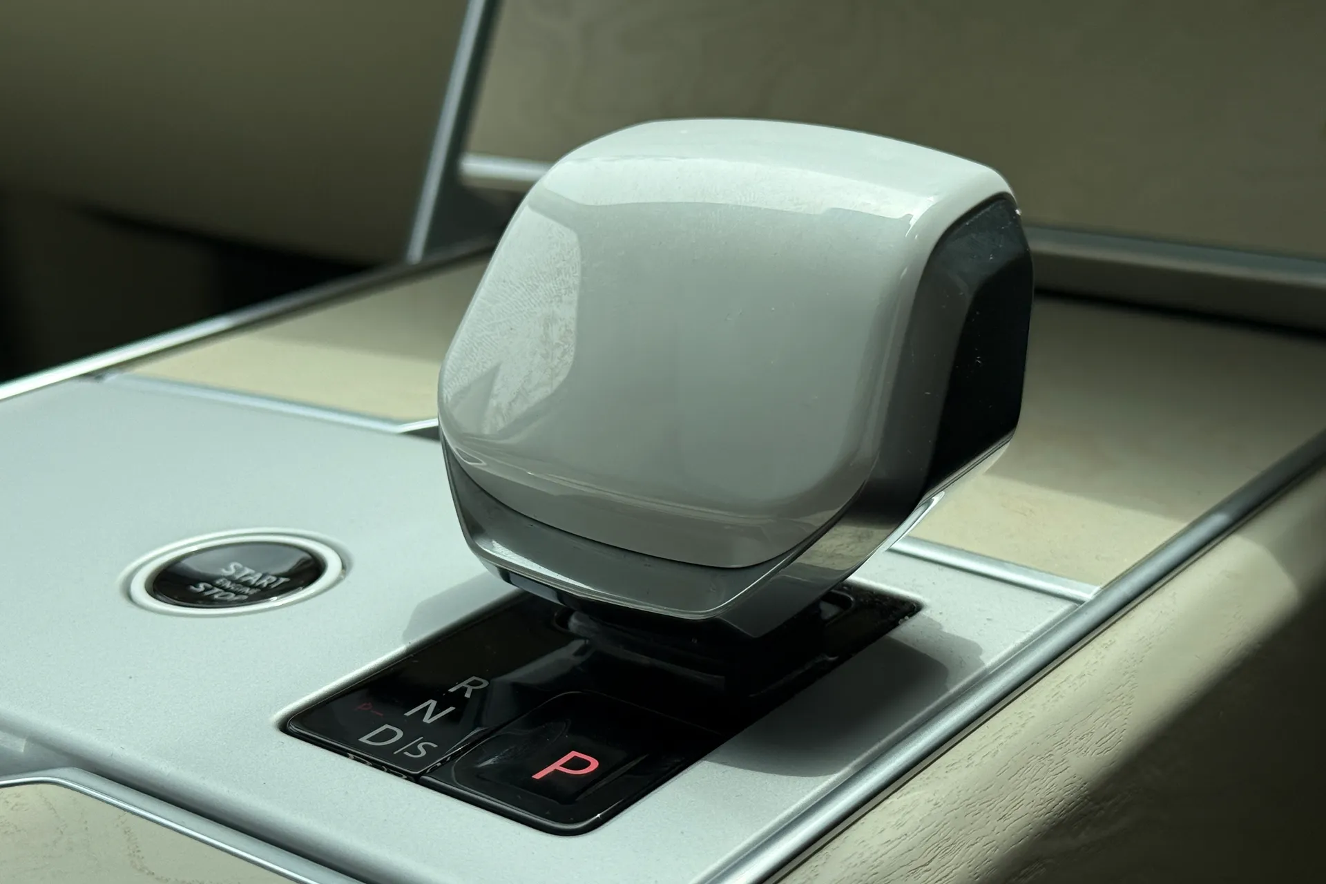LAND ROVER RANGE ROVER thumbnail image number 34