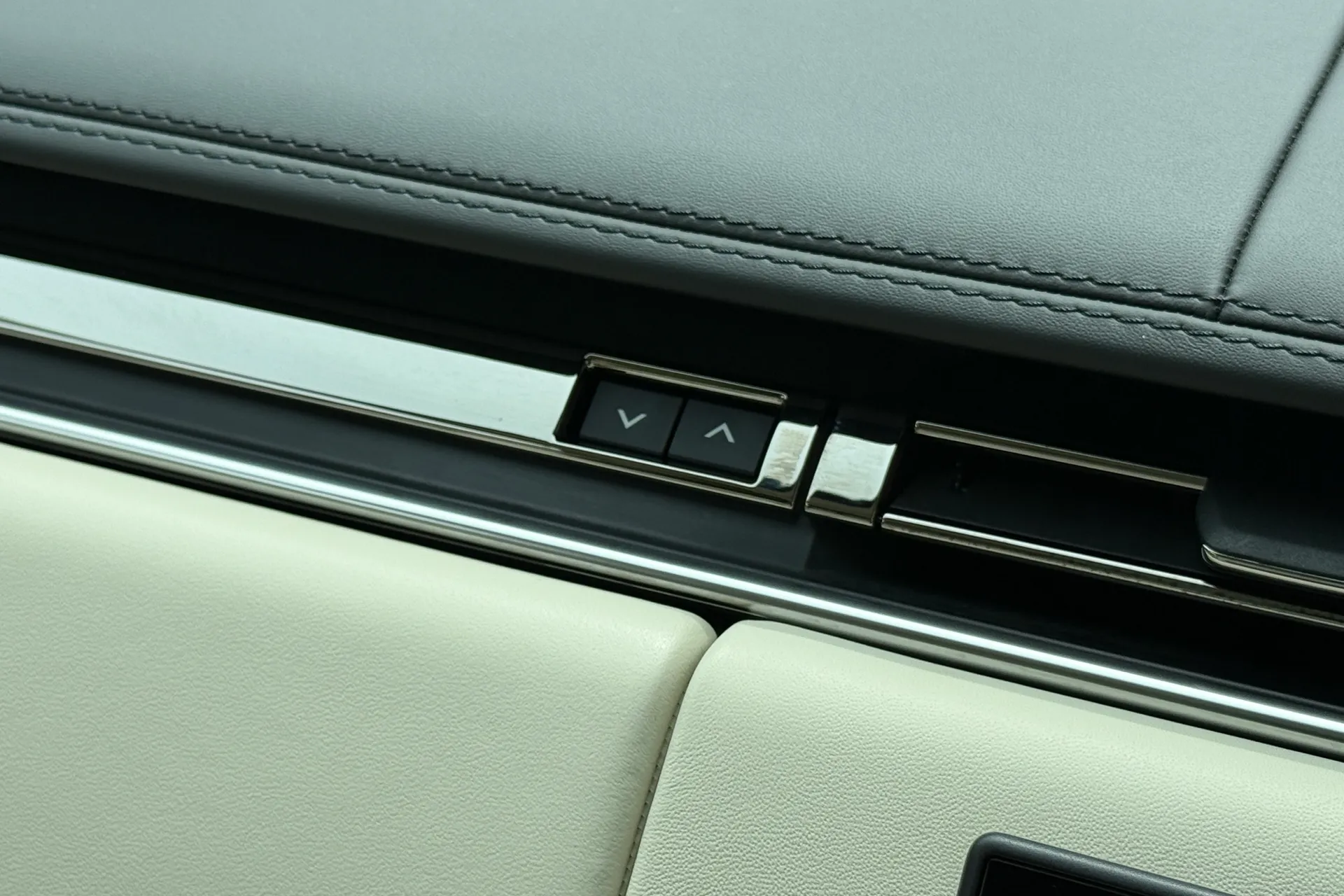 LAND ROVER RANGE ROVER thumbnail image number 38