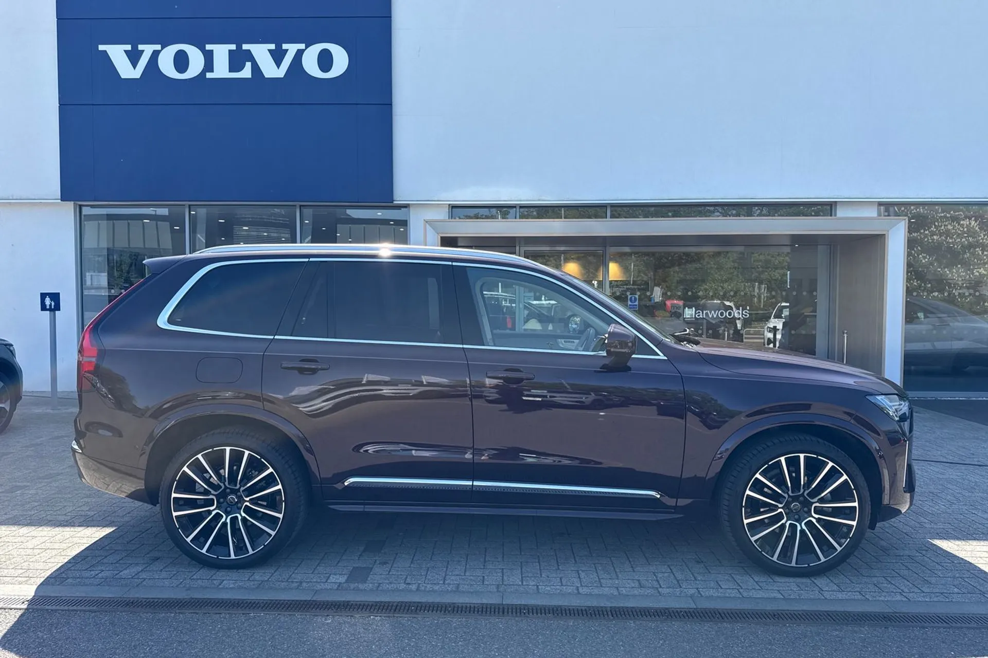 Volvo XC90 thumbnail image number 2