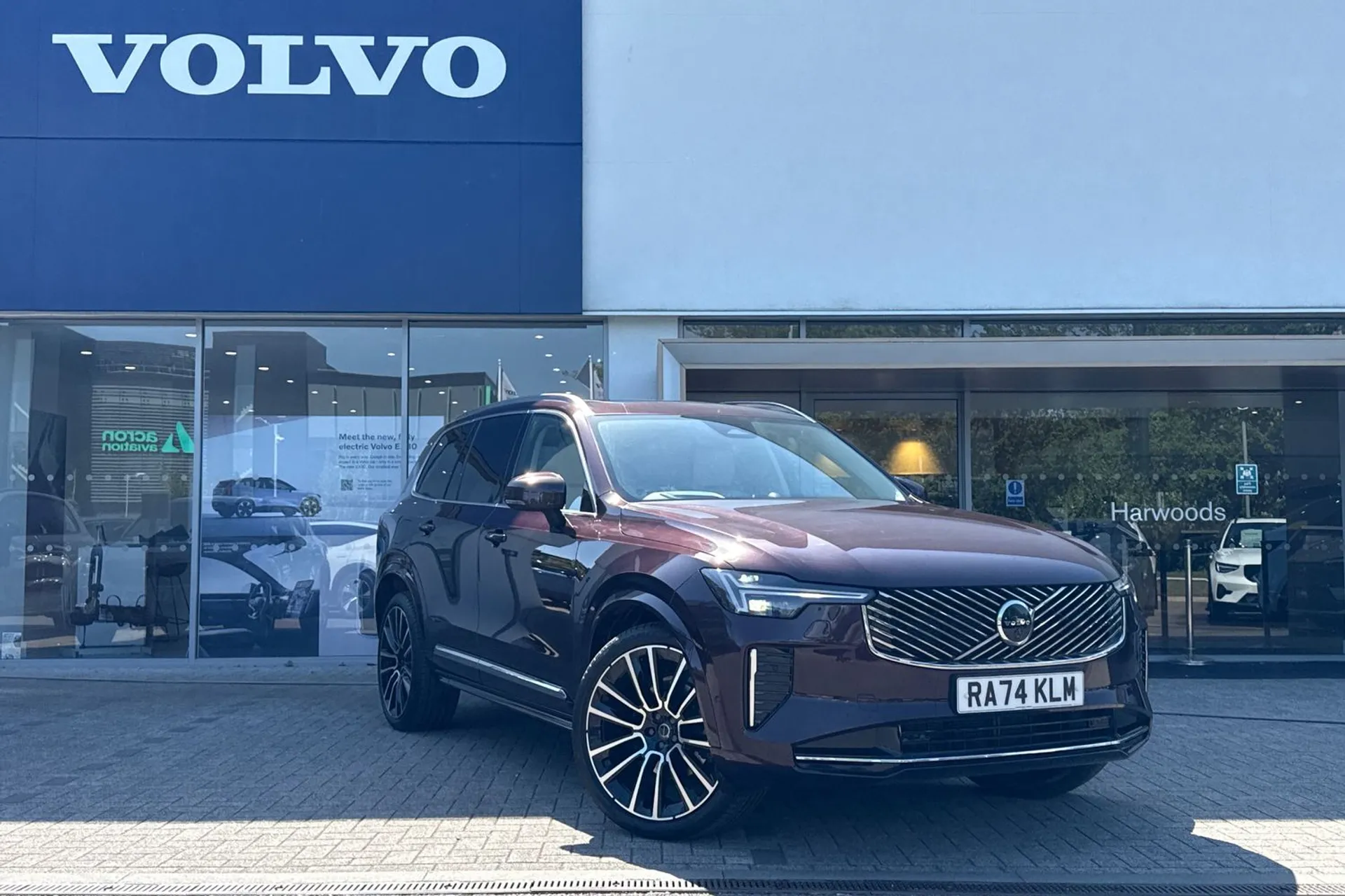 Volvo XC90 focused image