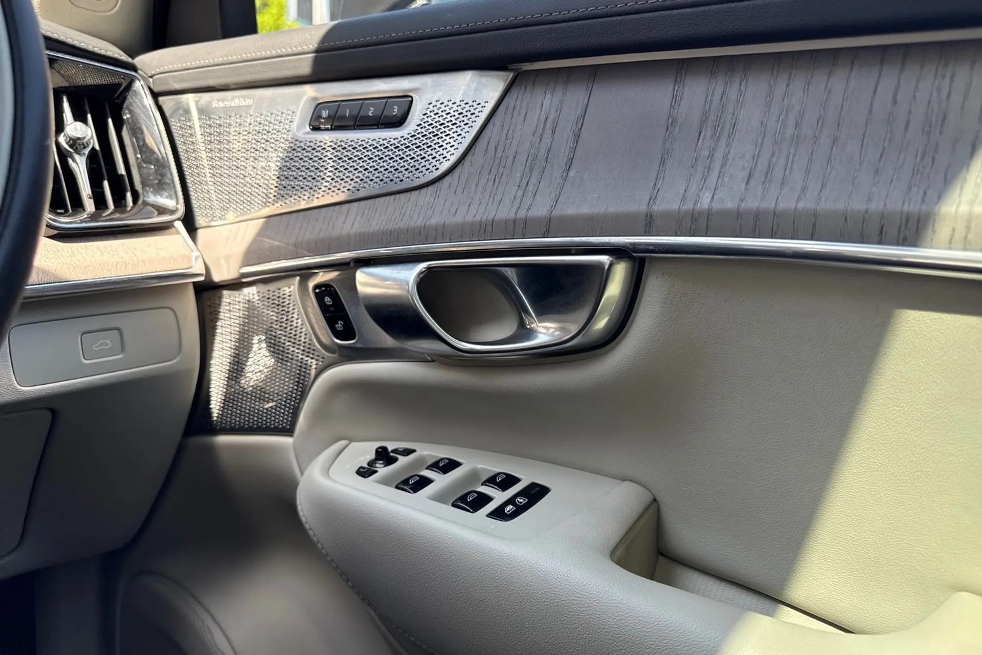 Volvo XC90 thumbnail image number 45