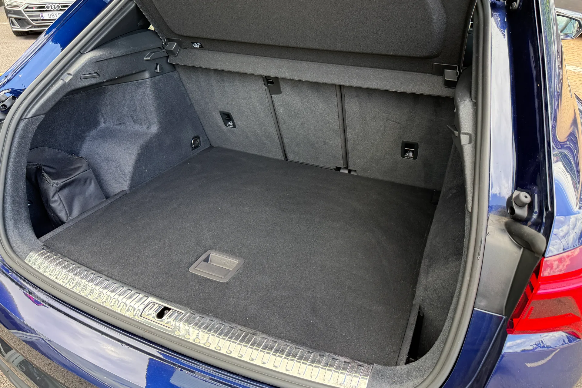 Audi Q3 thumbnail image number 42