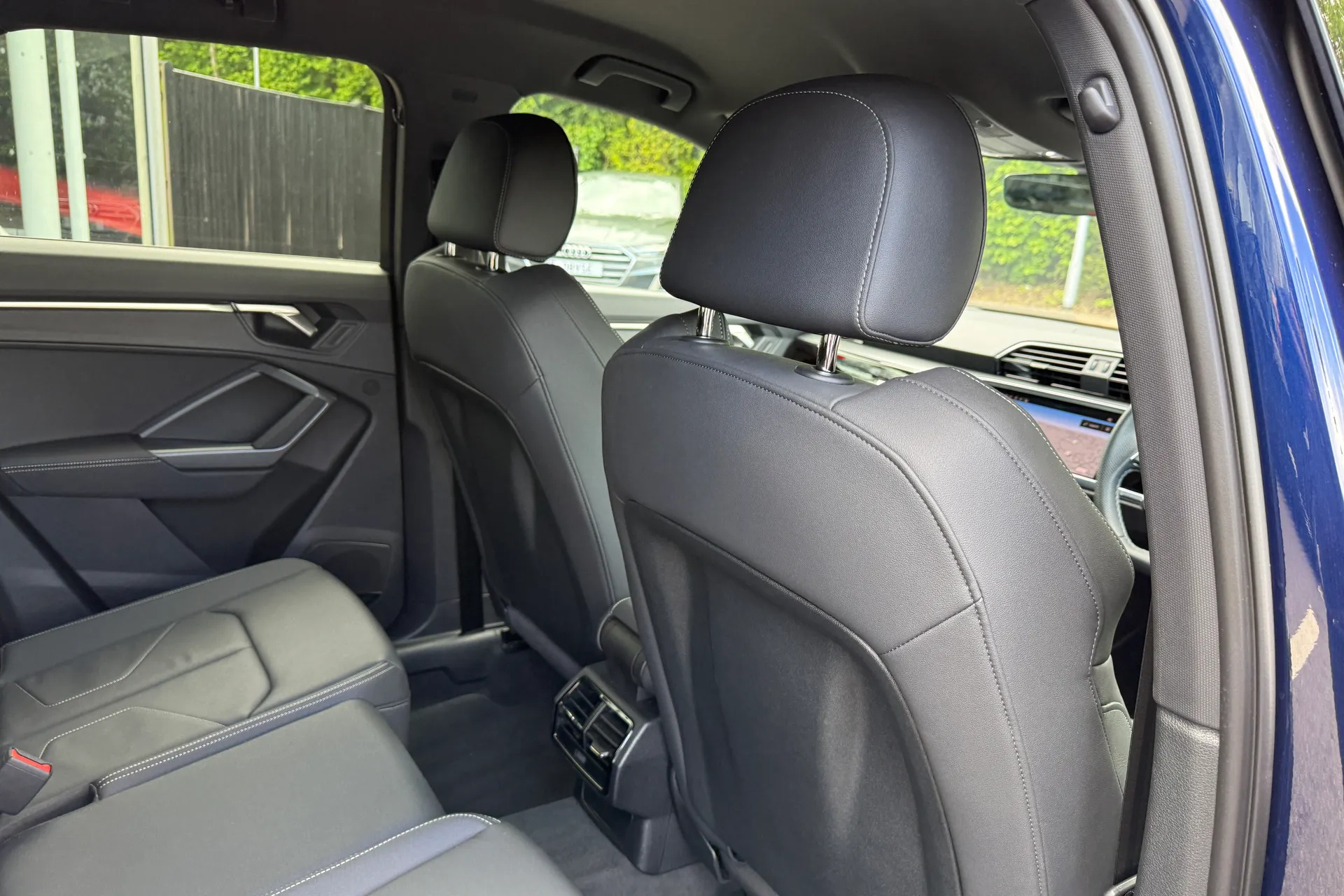 Audi Q3 thumbnail image number 36