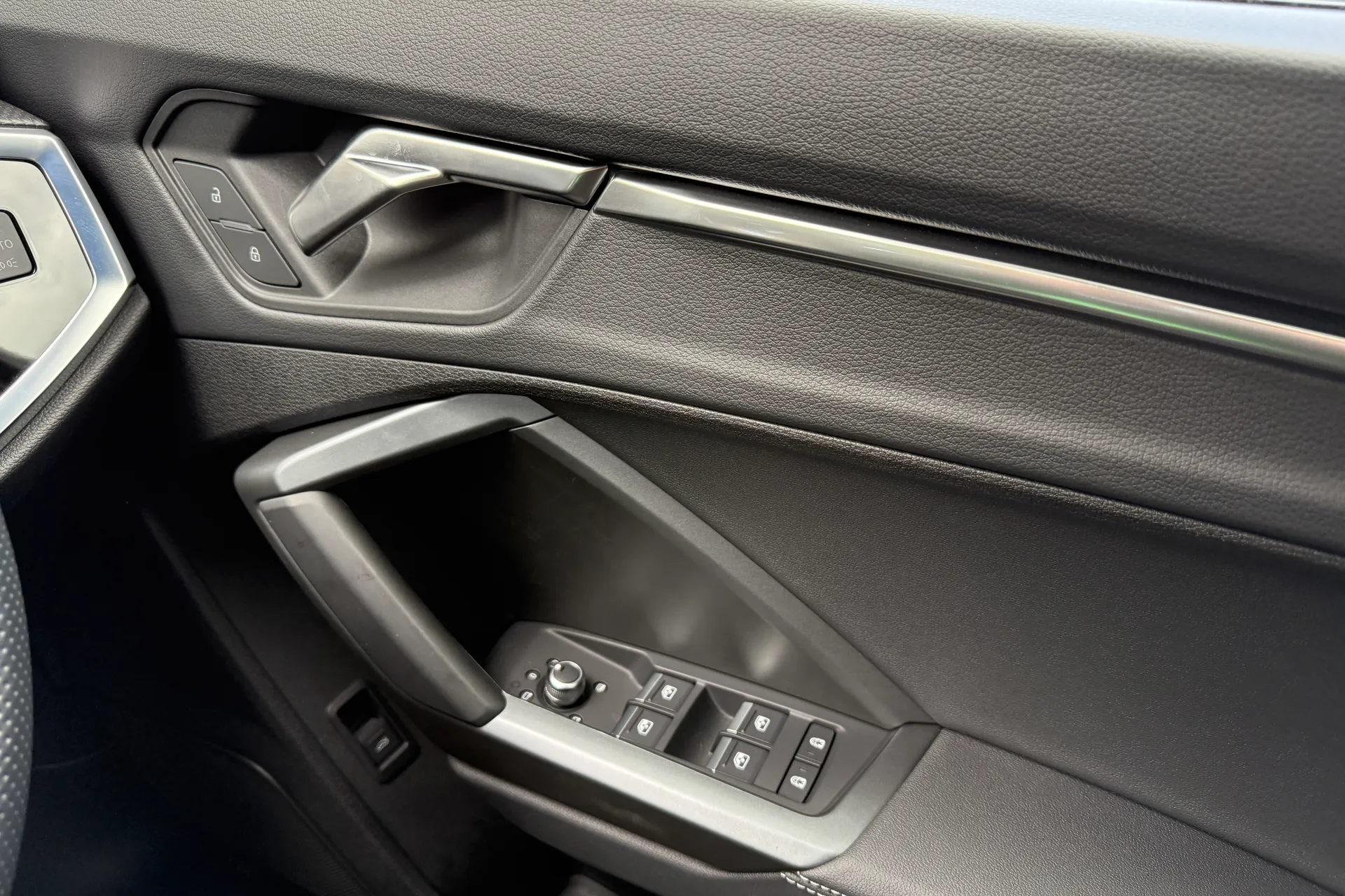 Audi Q3 thumbnail image number 19