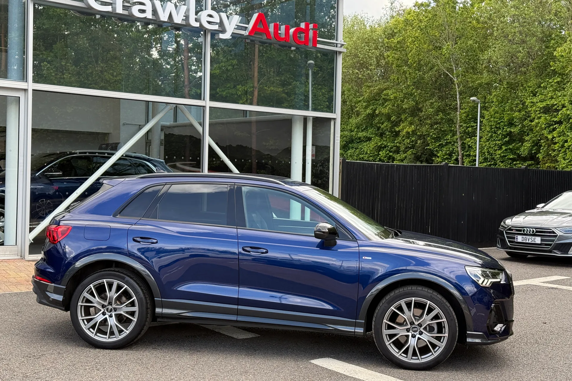 Audi Q3 thumbnail image number 2
