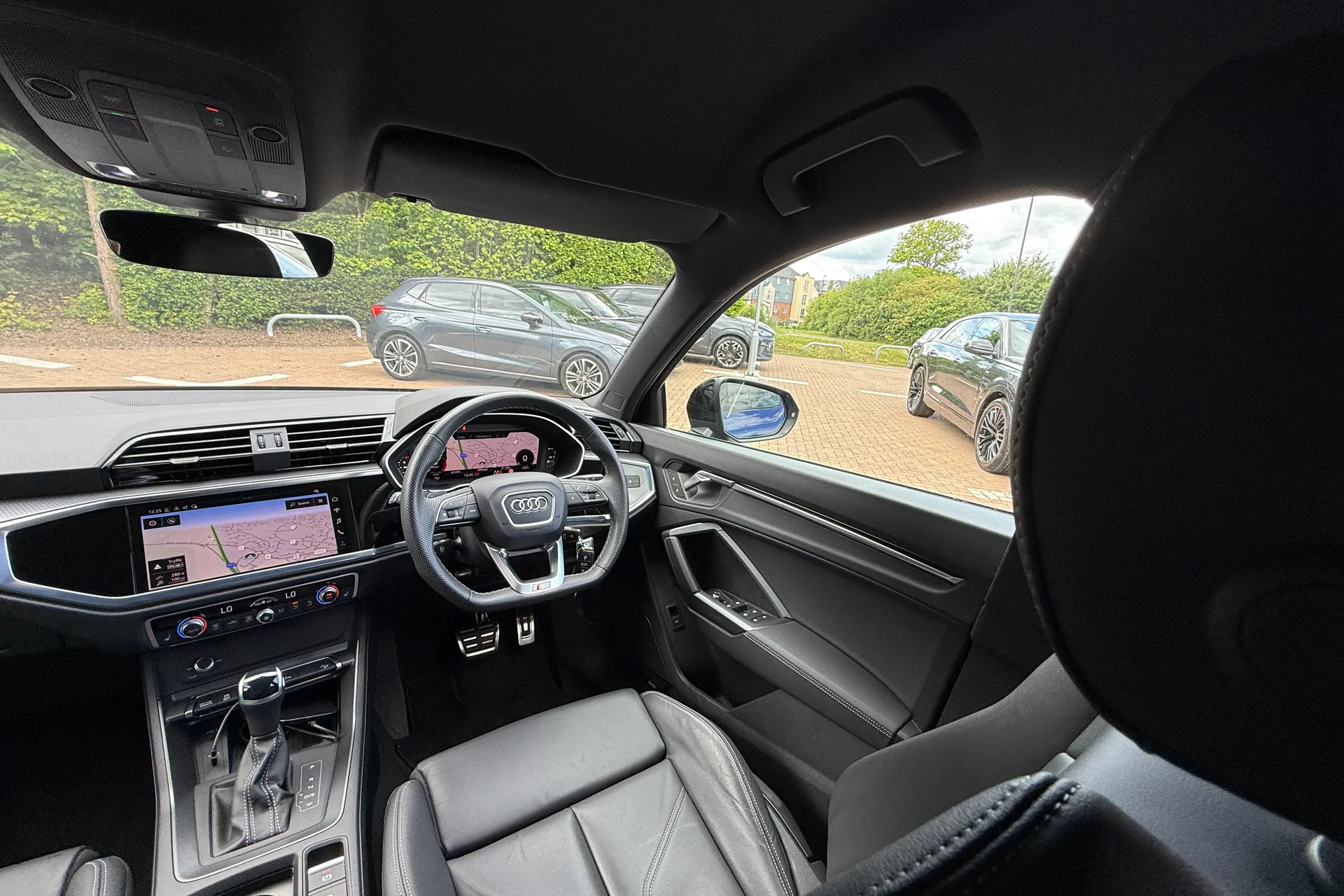 Audi Q3 thumbnail image number 38