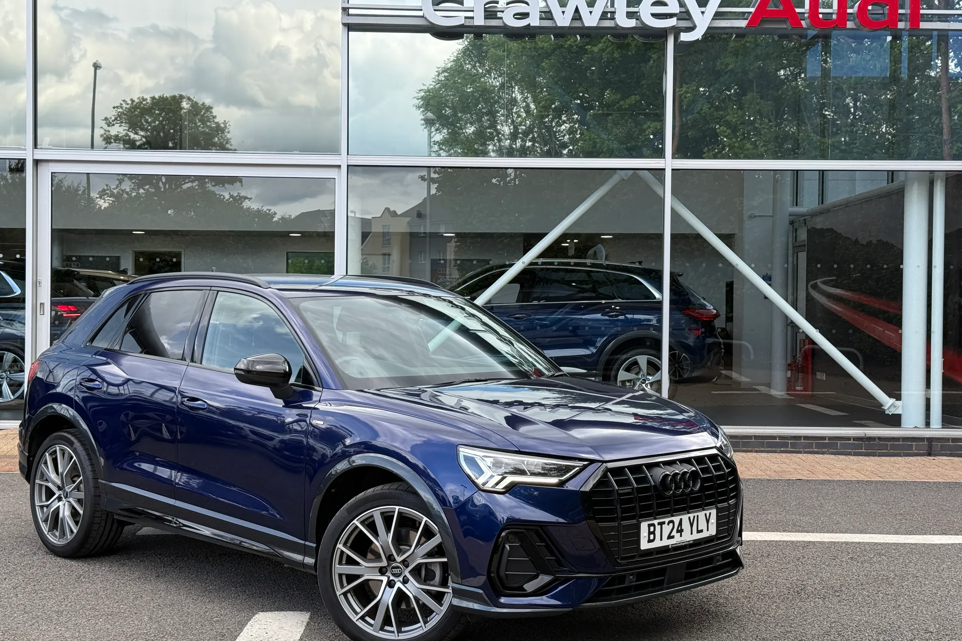 Audi Q3 focused image