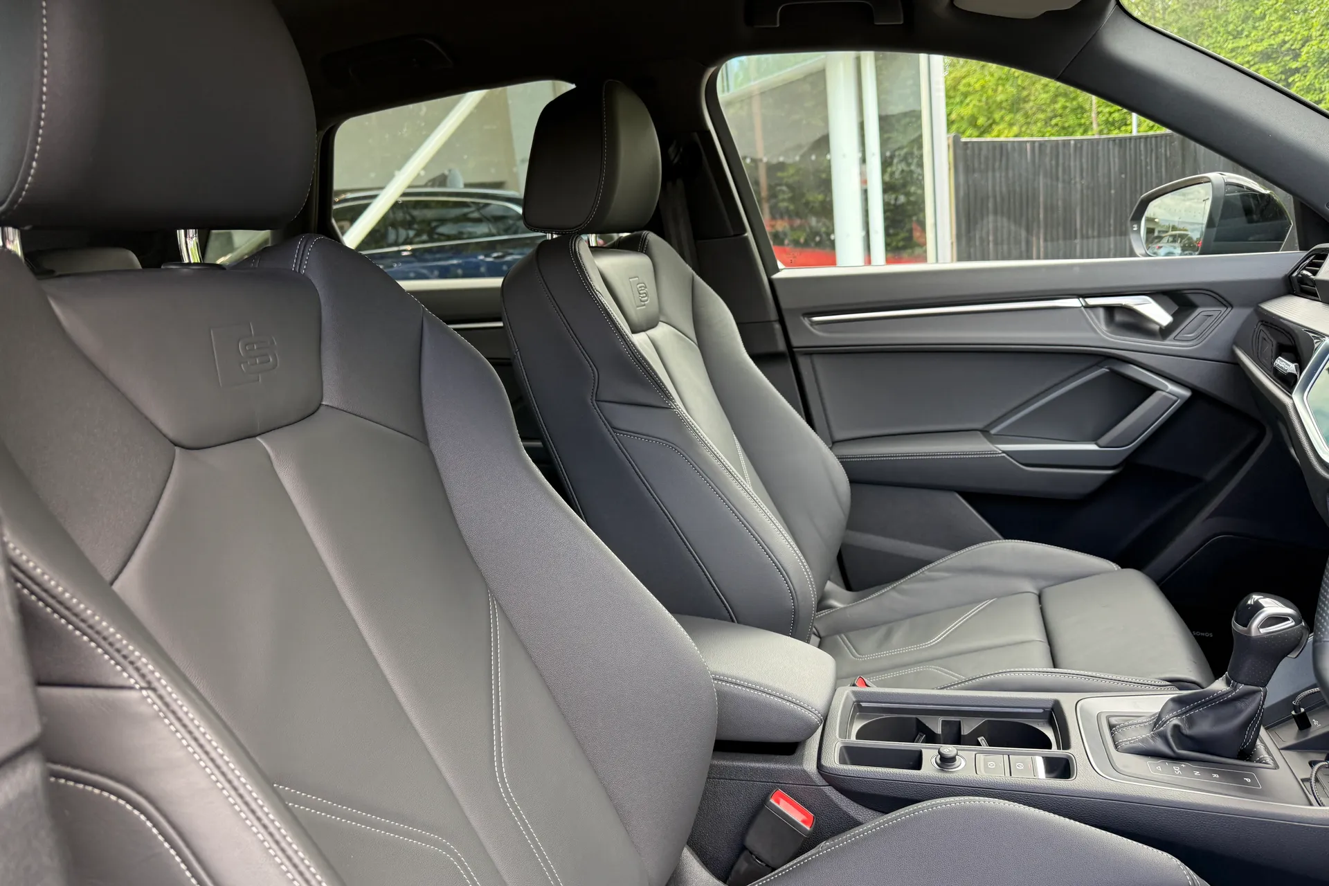 Audi Q3 thumbnail image number 30