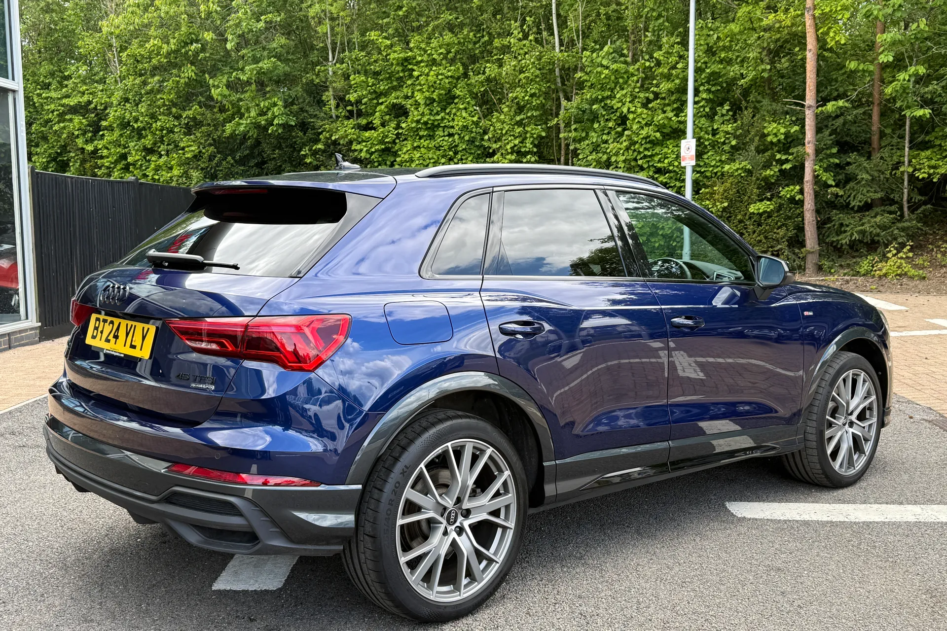 Audi Q3 thumbnail image number 40