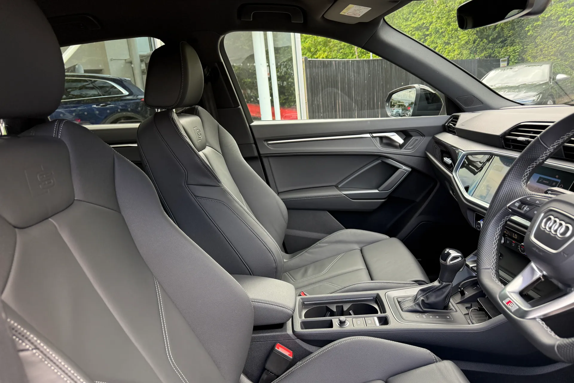 Audi Q3 thumbnail image number 31