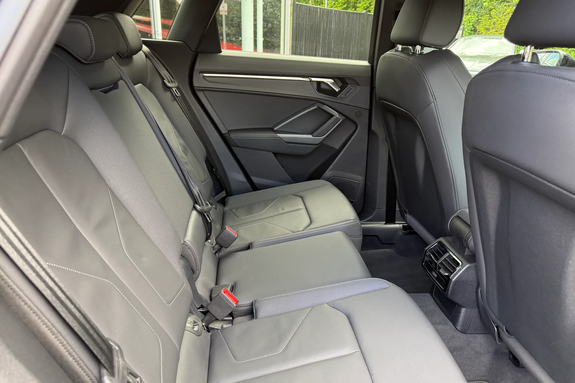 Audi Q3 thumbnail image number 35