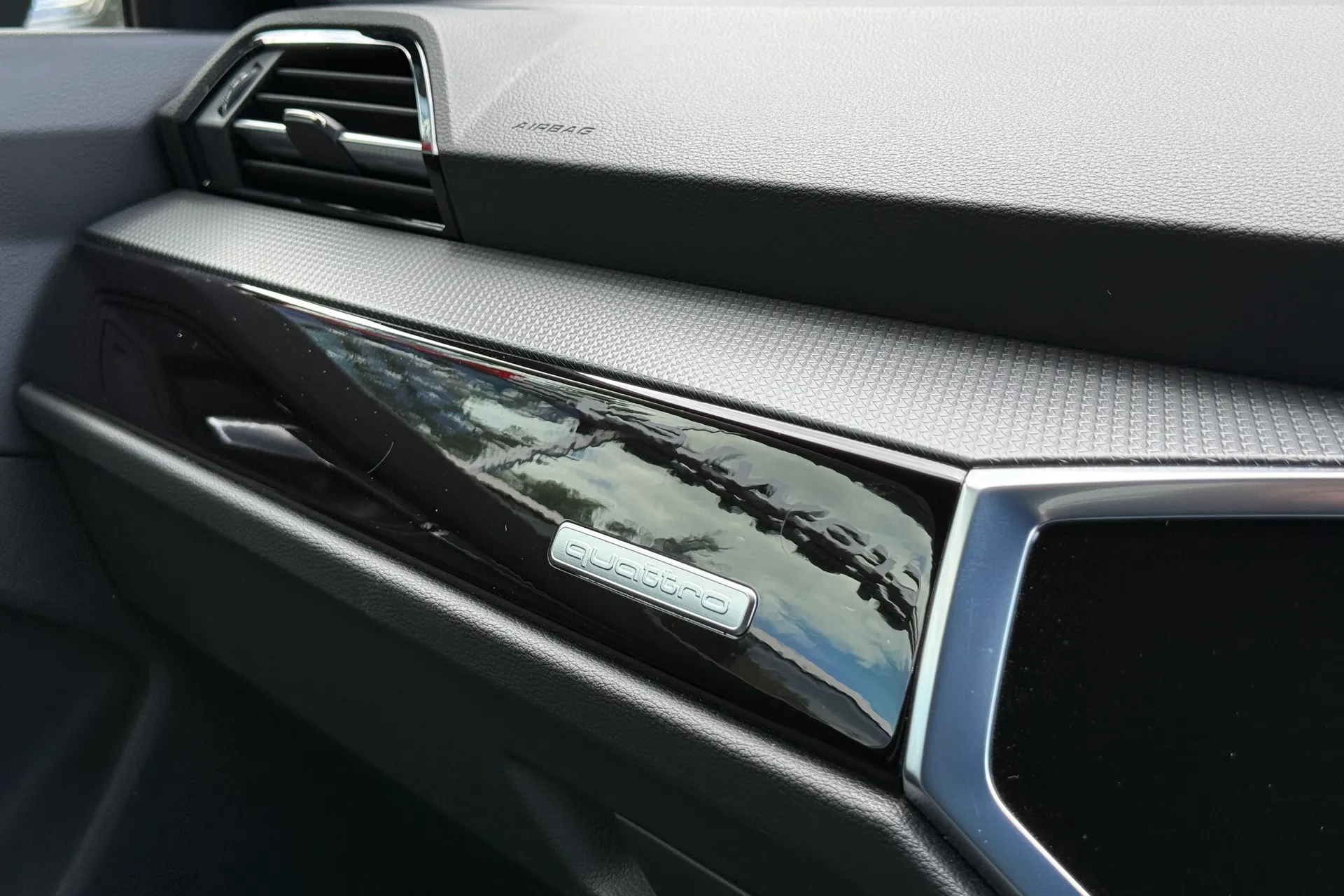 Audi Q3 thumbnail image number 26