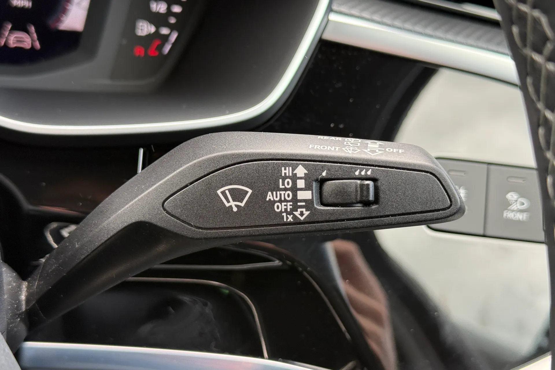 Audi Q3 thumbnail image number 17