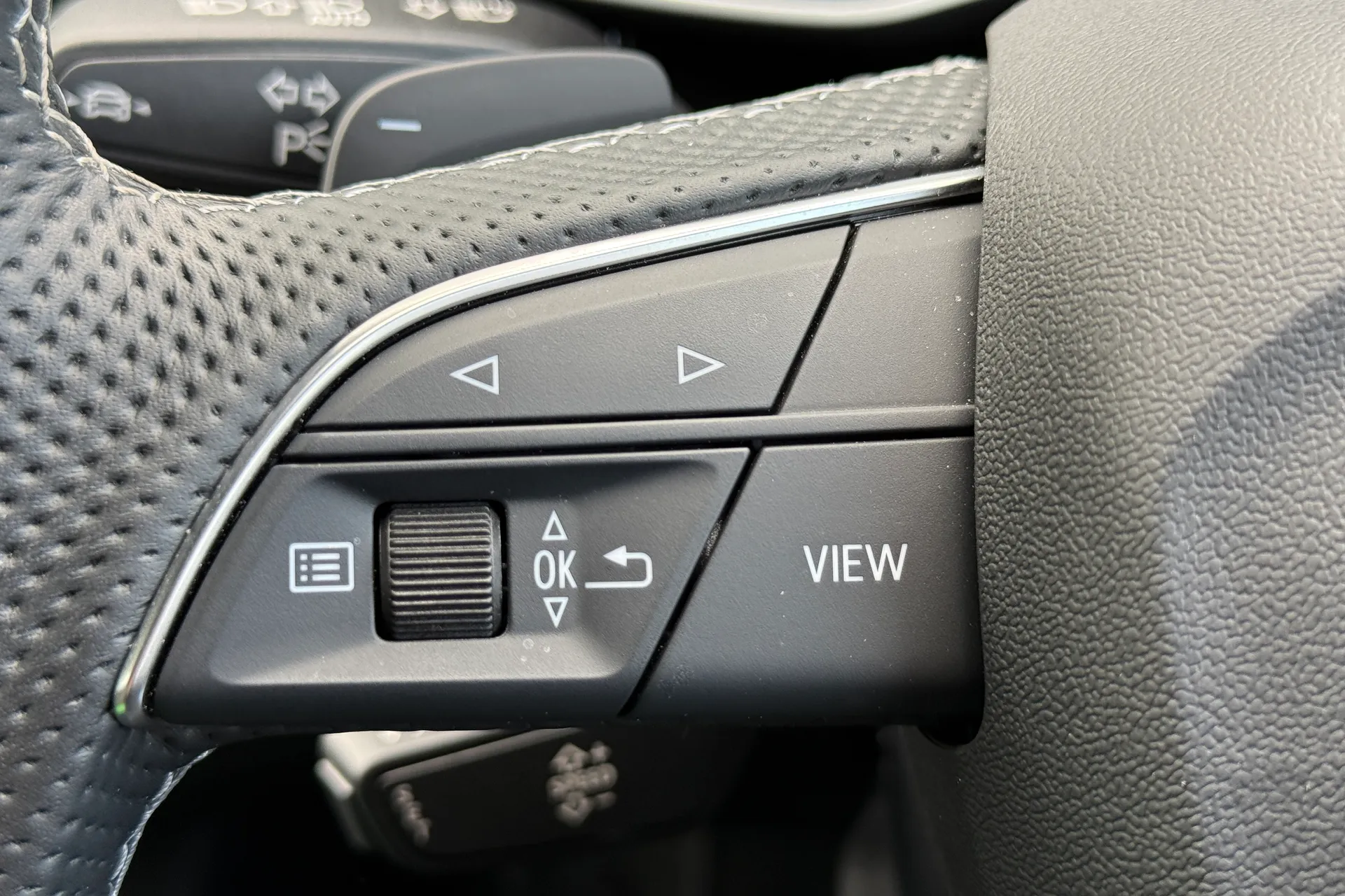 Audi Q3 thumbnail image number 21