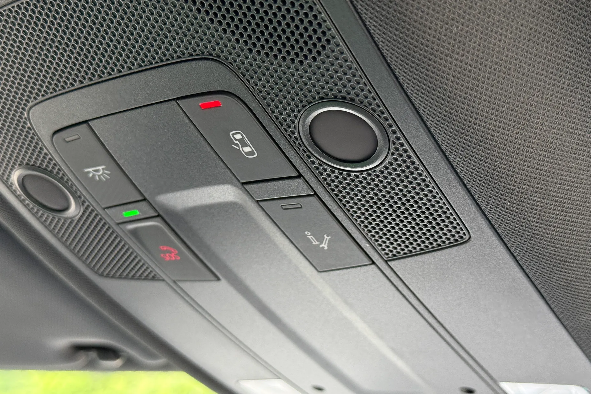 Audi Q3 thumbnail image number 25