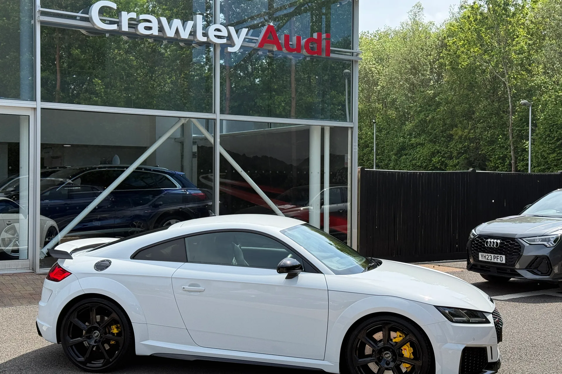 Audi TT thumbnail image number 2