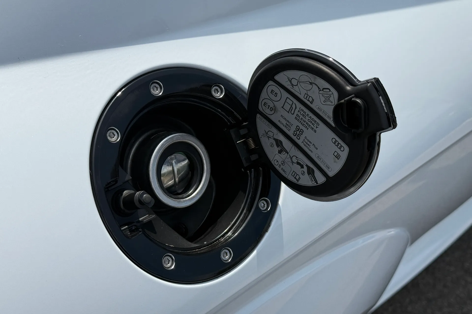 Audi TT thumbnail image number 38
