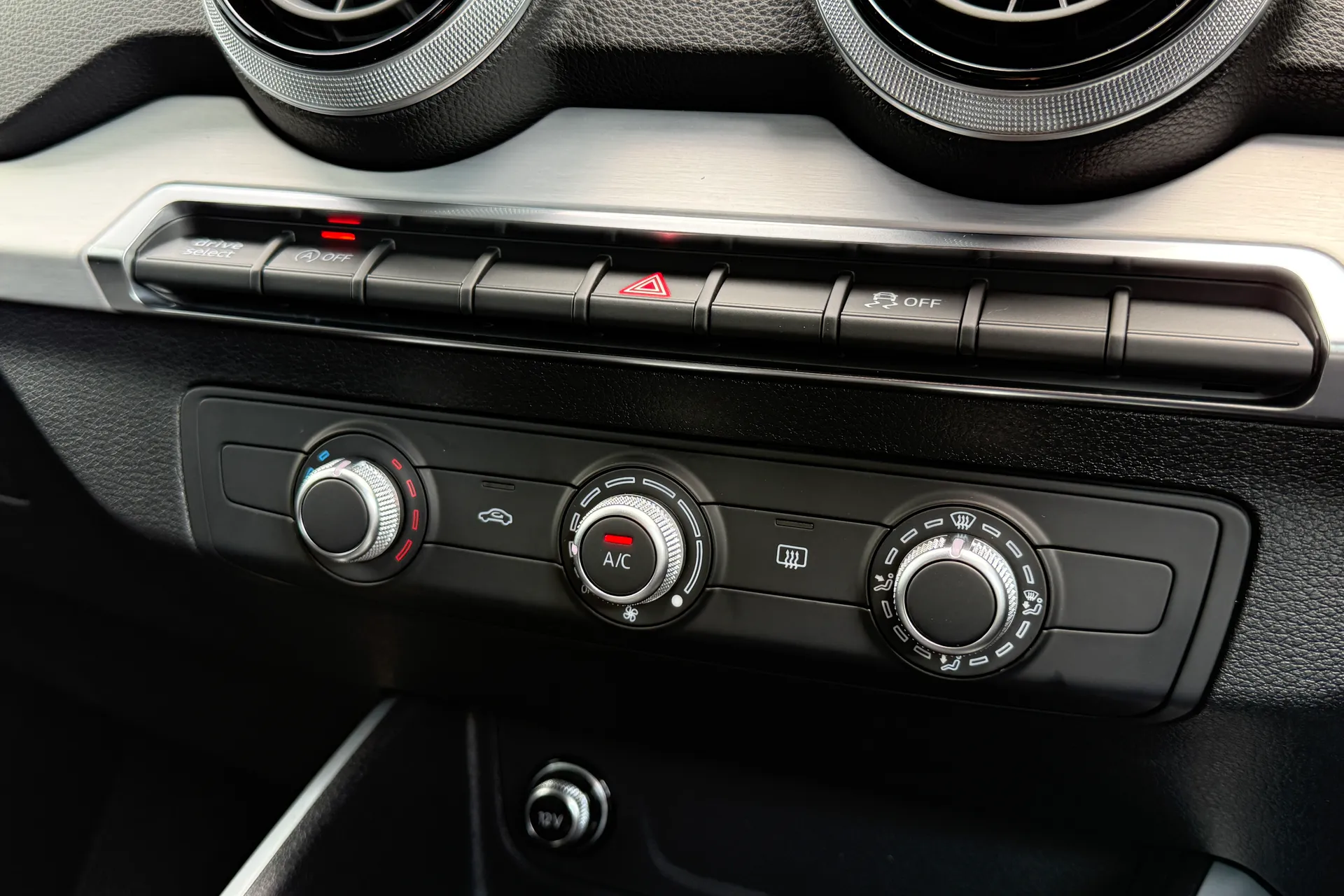 Audi Q2 thumbnail image number 10