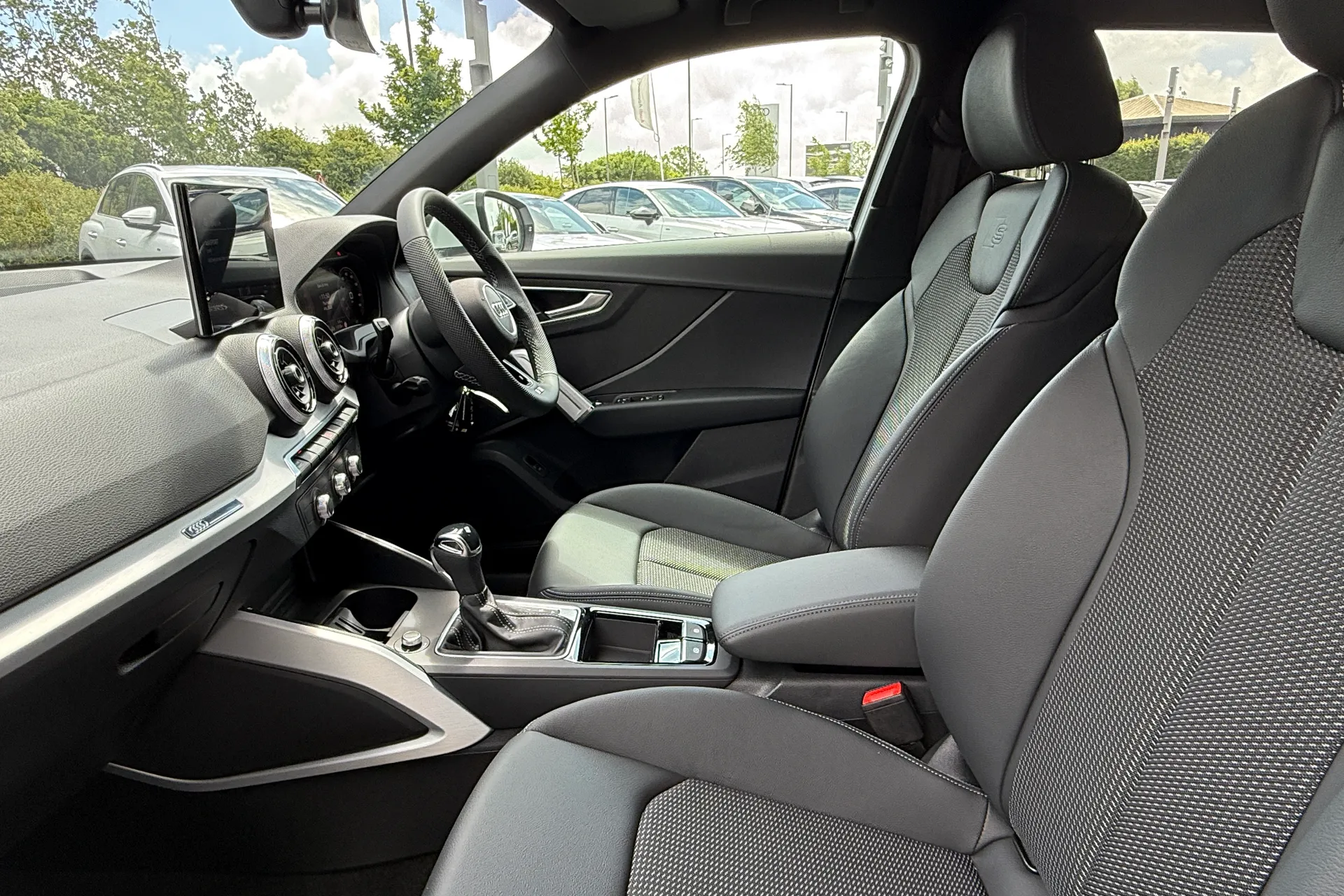 Audi Q2 thumbnail image number 27