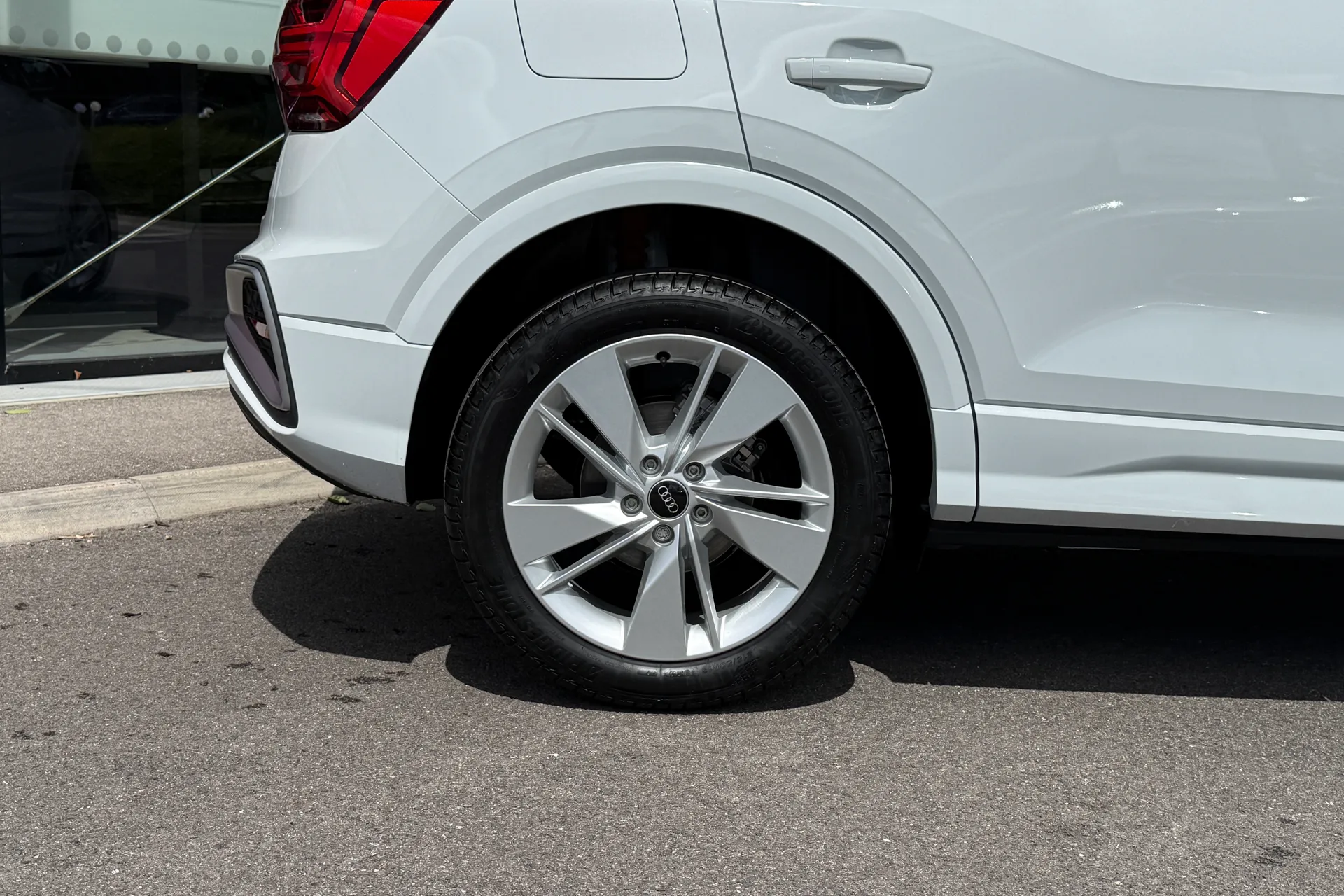 Audi Q2 thumbnail image number 16