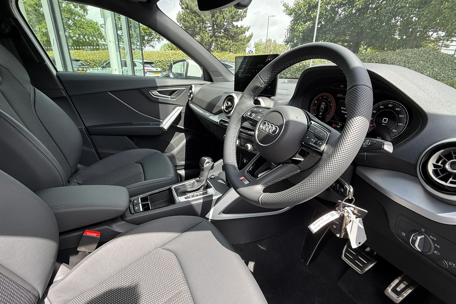 Audi Q2 thumbnail image number 17