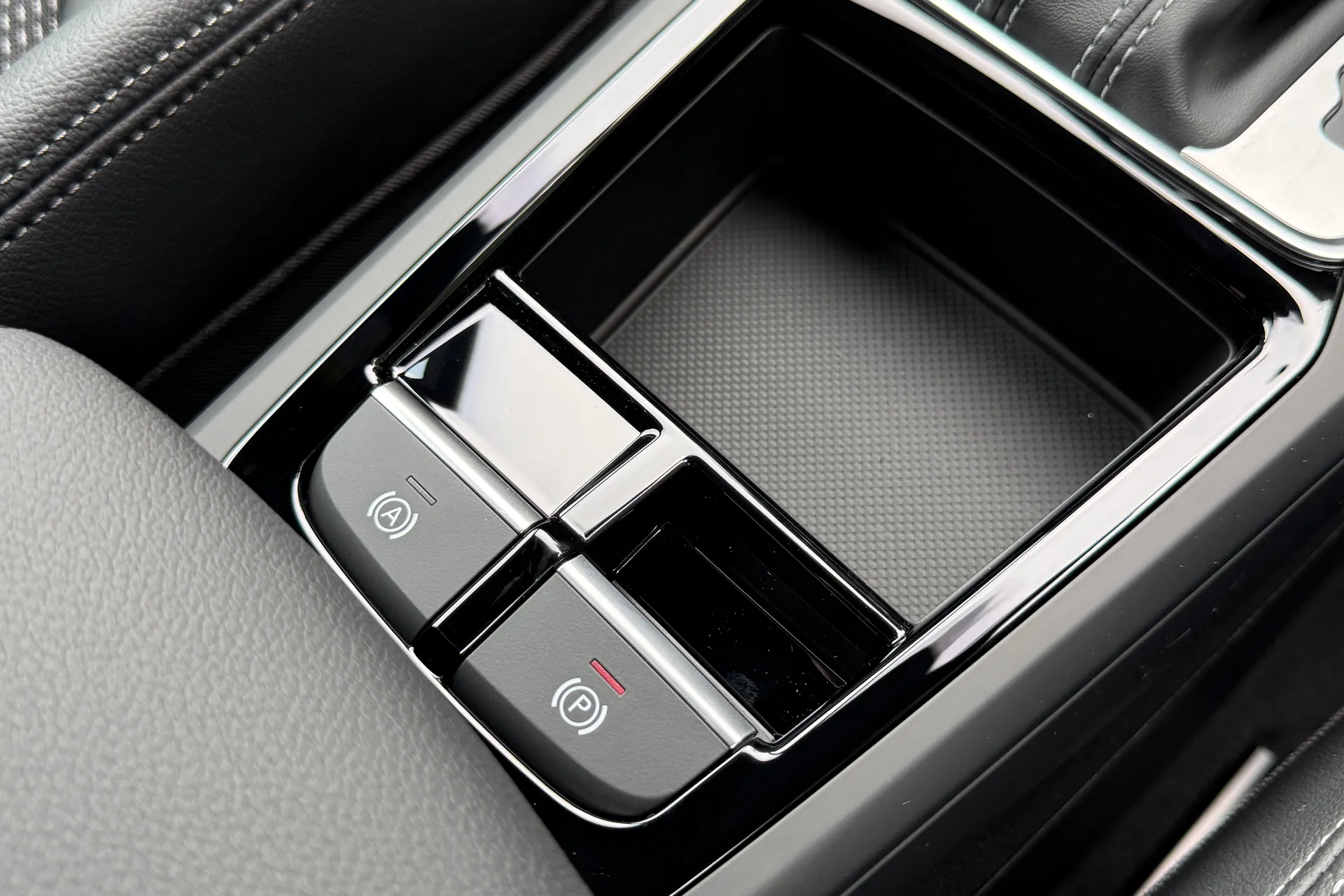 Audi Q2 thumbnail image number 28