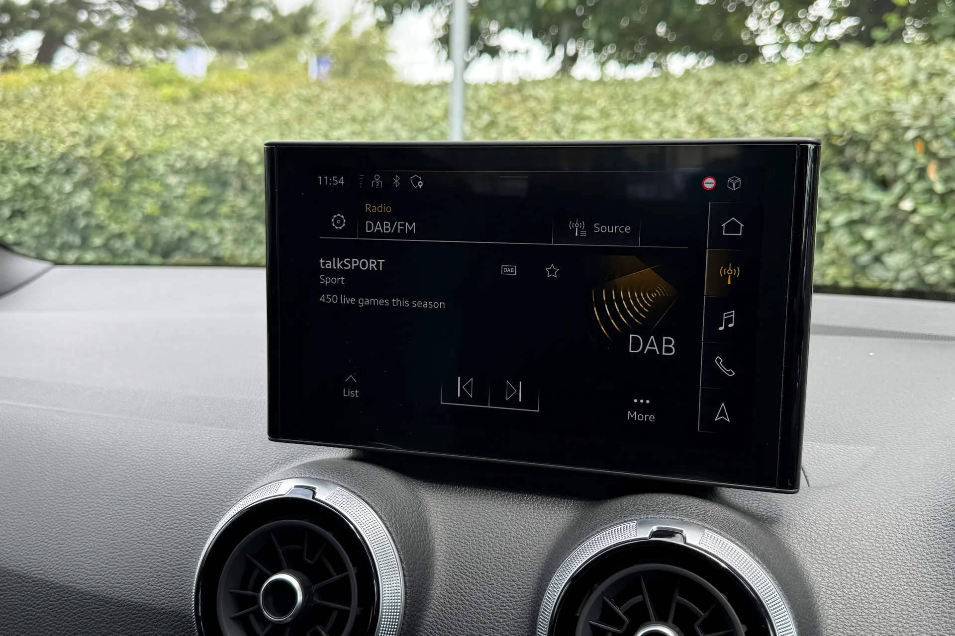 Audi Q2 thumbnail image number 15