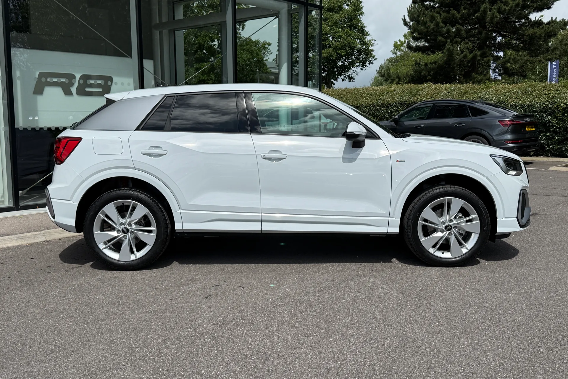 Audi Q2 thumbnail image number 2