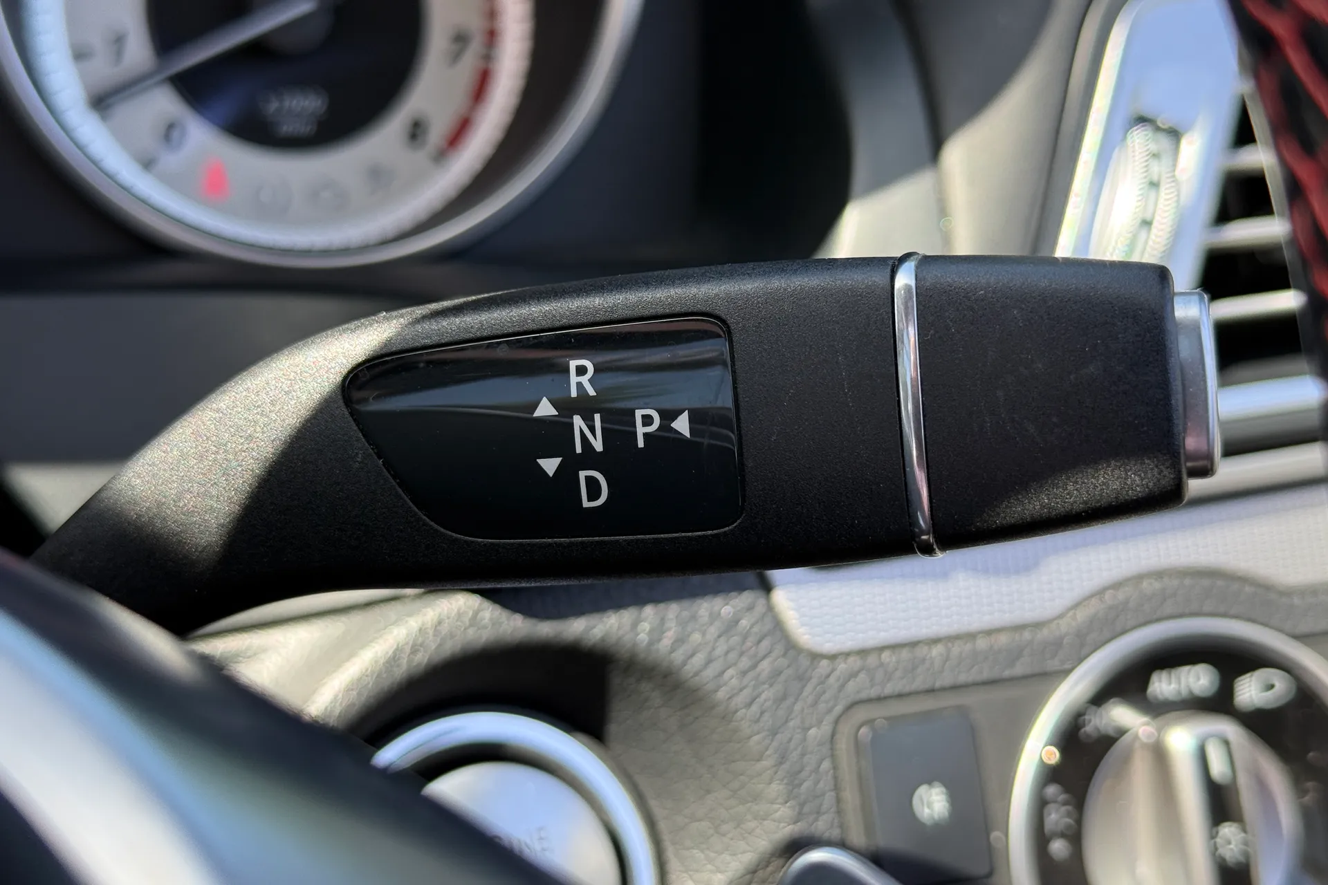 MERCEDES-BENZ E CLASS thumbnail image number 13