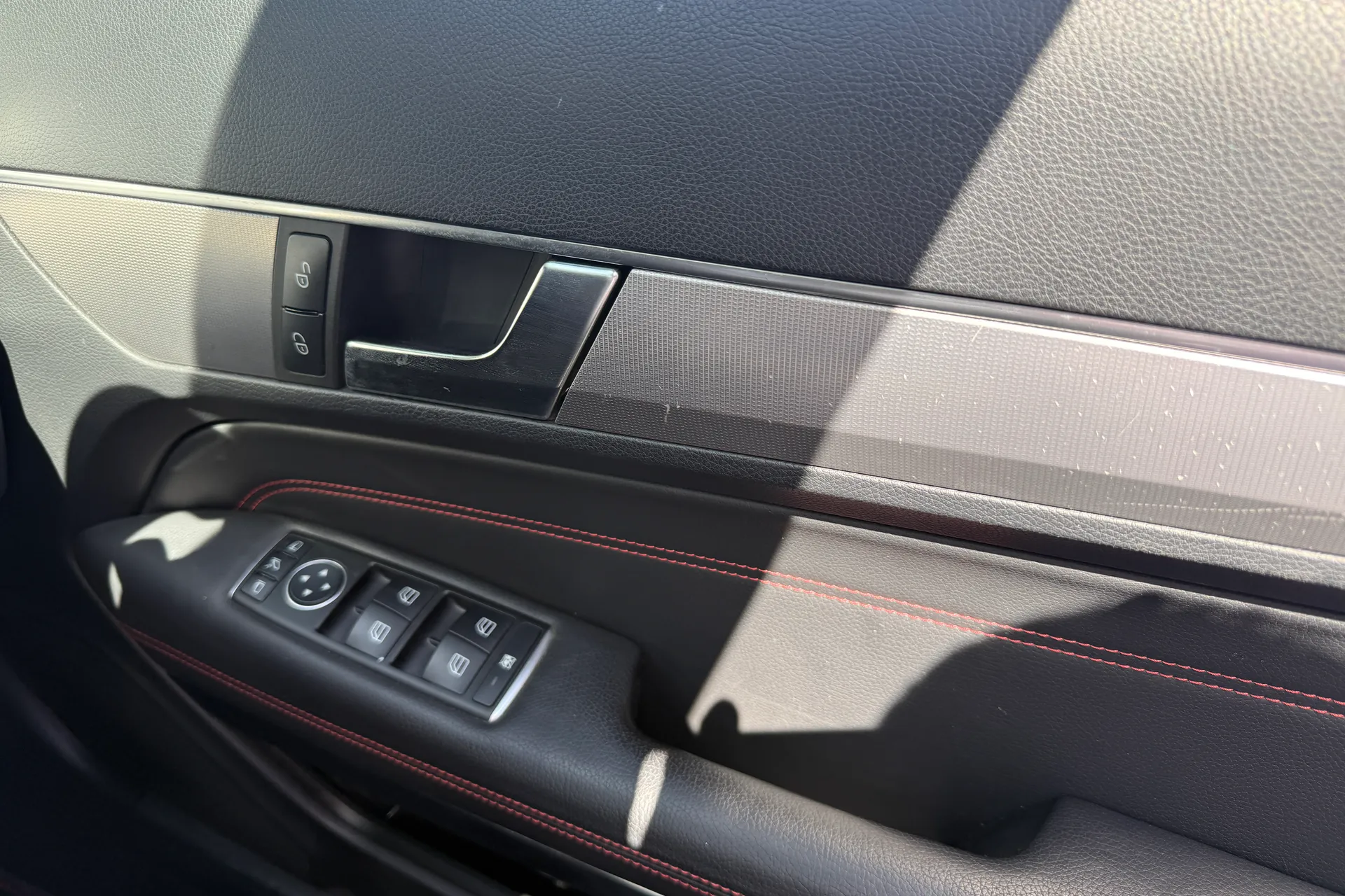 MERCEDES-BENZ E CLASS thumbnail image number 18