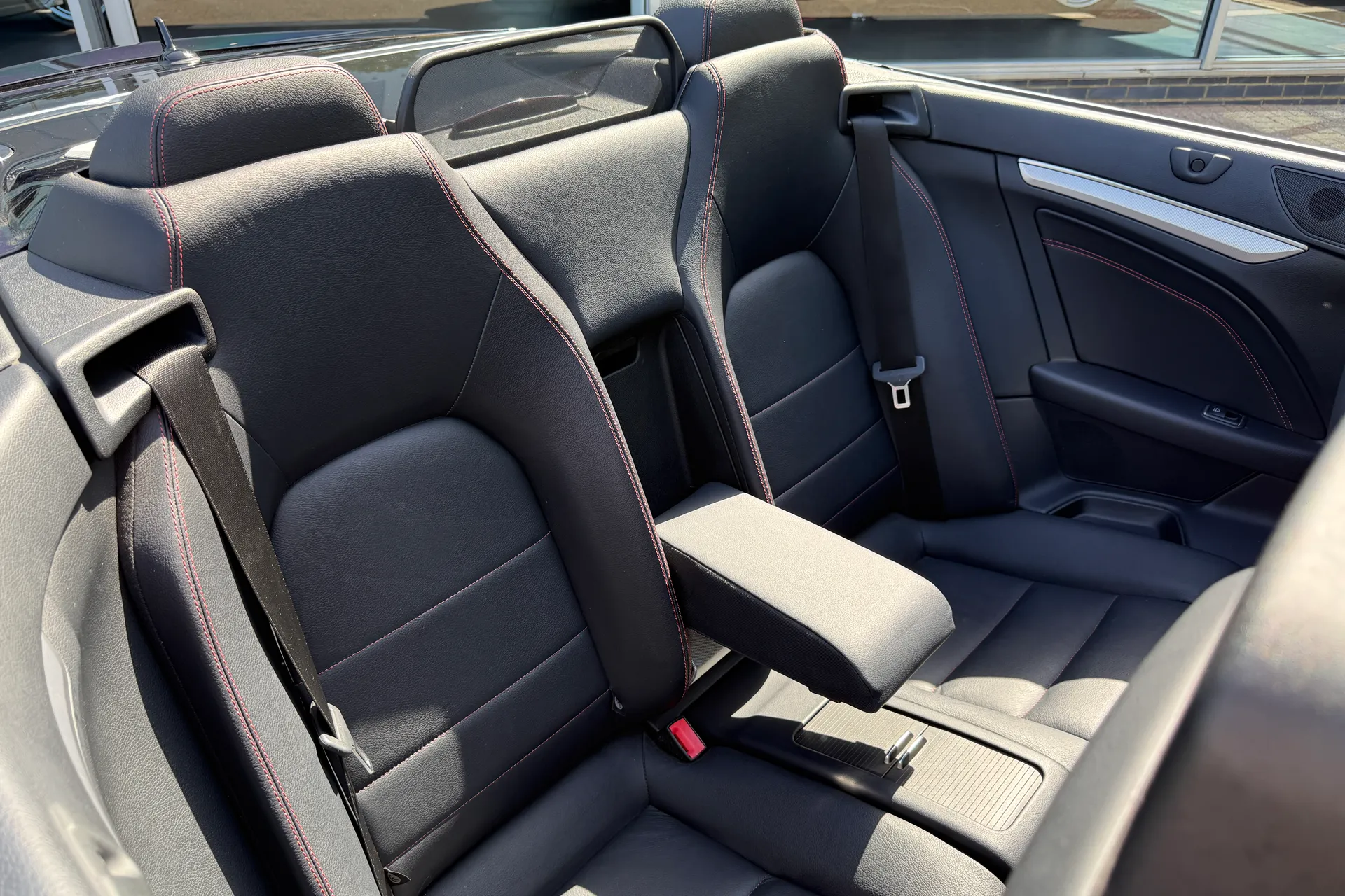 MERCEDES-BENZ E CLASS thumbnail image number 28