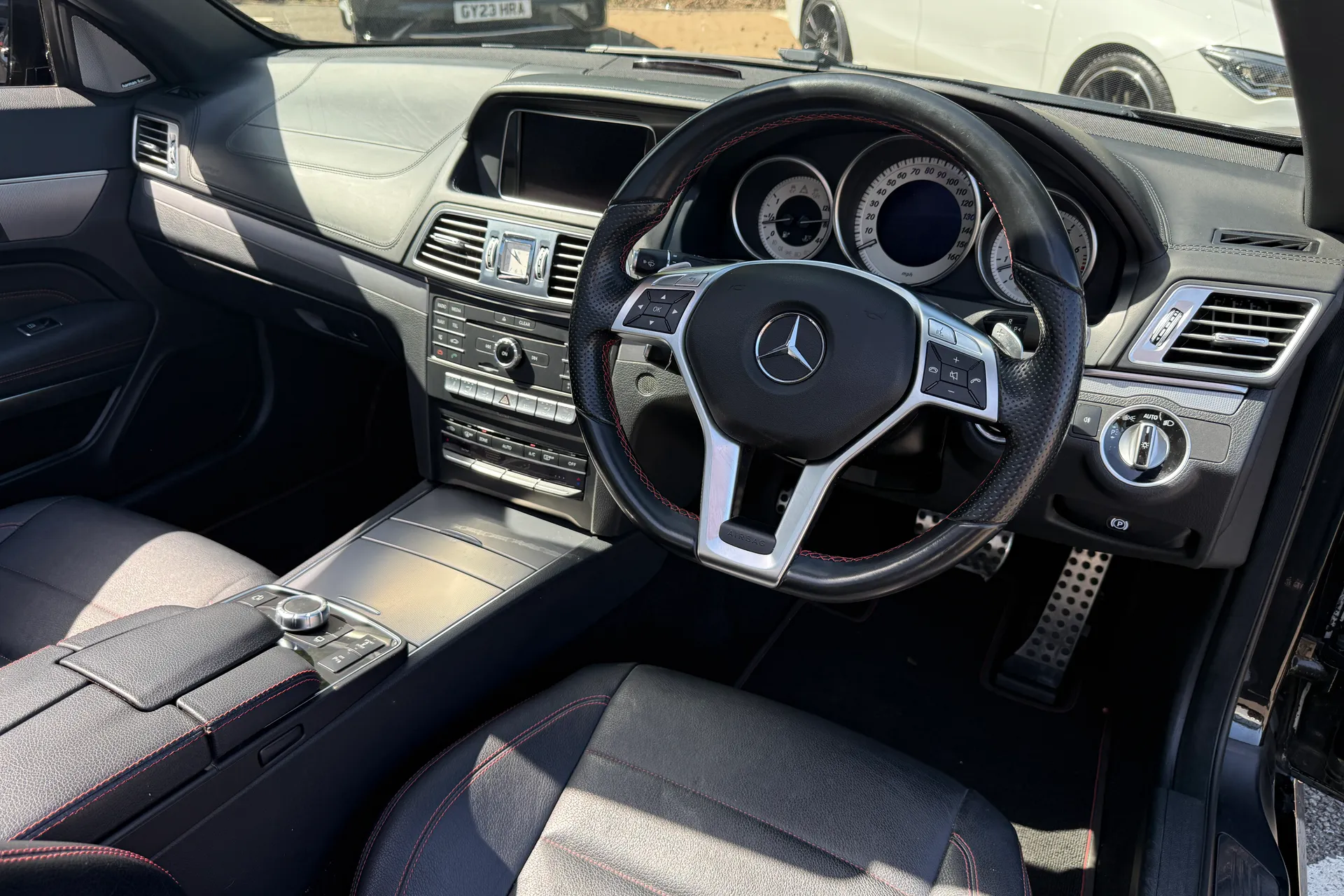 MERCEDES-BENZ E CLASS thumbnail image number 25