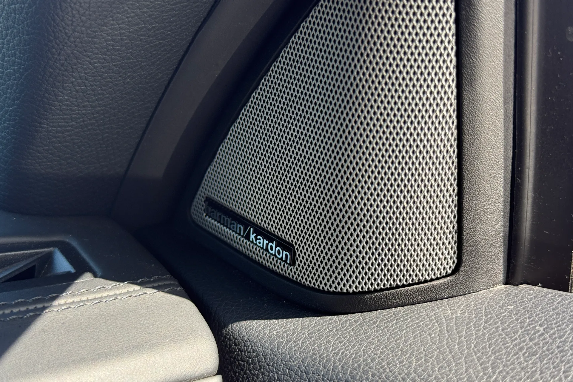 MERCEDES-BENZ E CLASS thumbnail image number 50