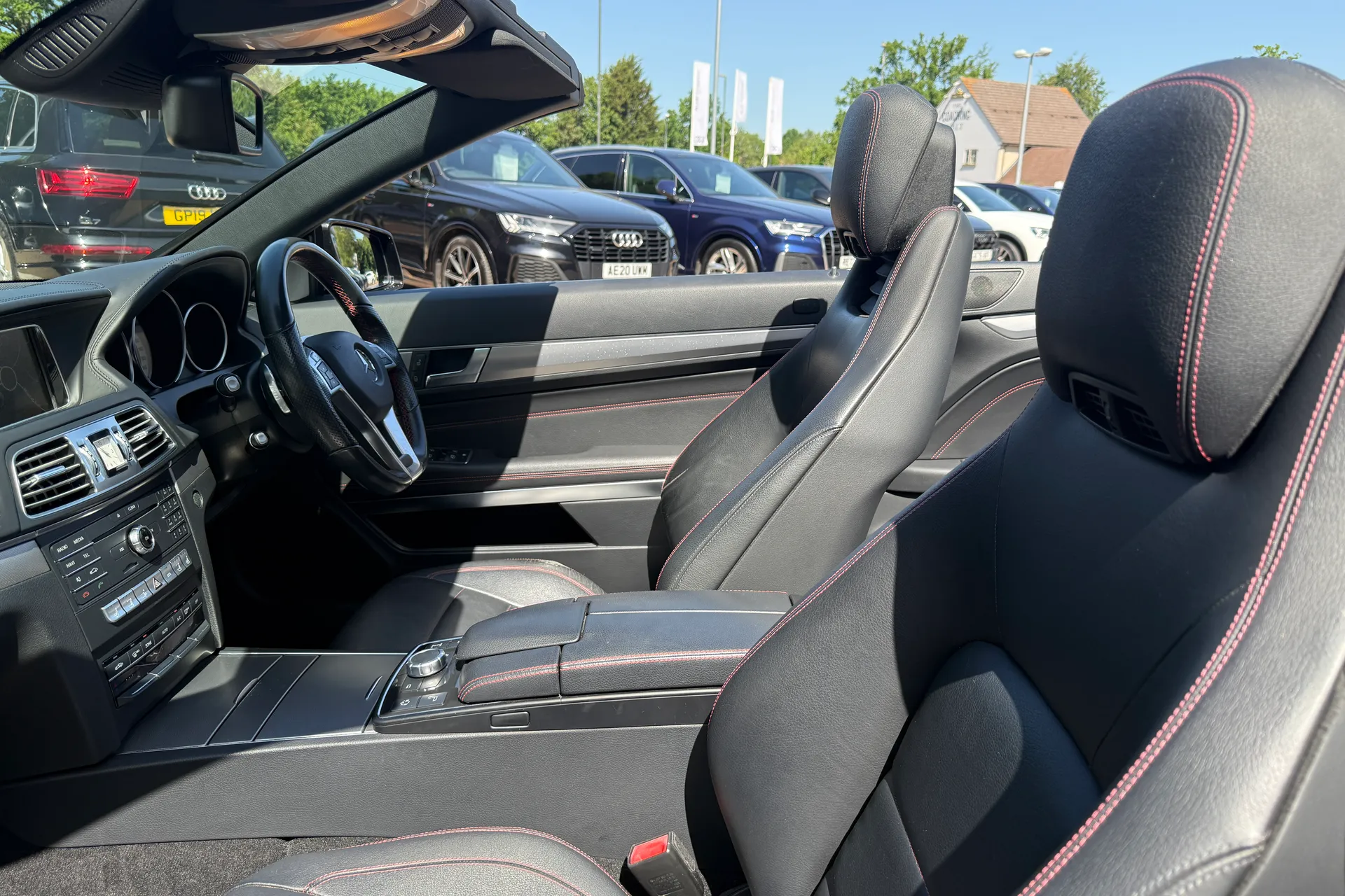 MERCEDES-BENZ E CLASS thumbnail image number 44