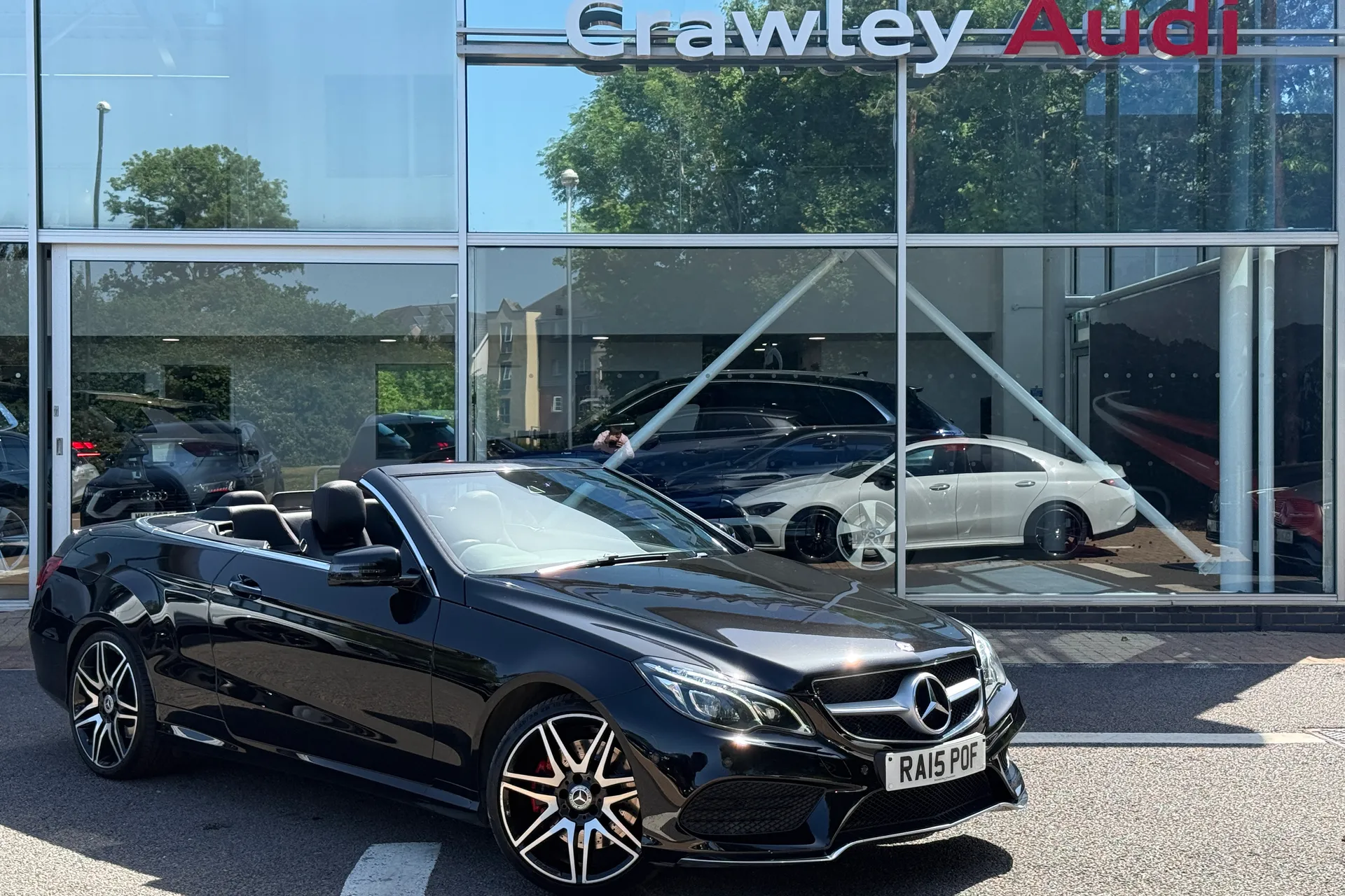 MERCEDES-BENZ E CLASS focused image
