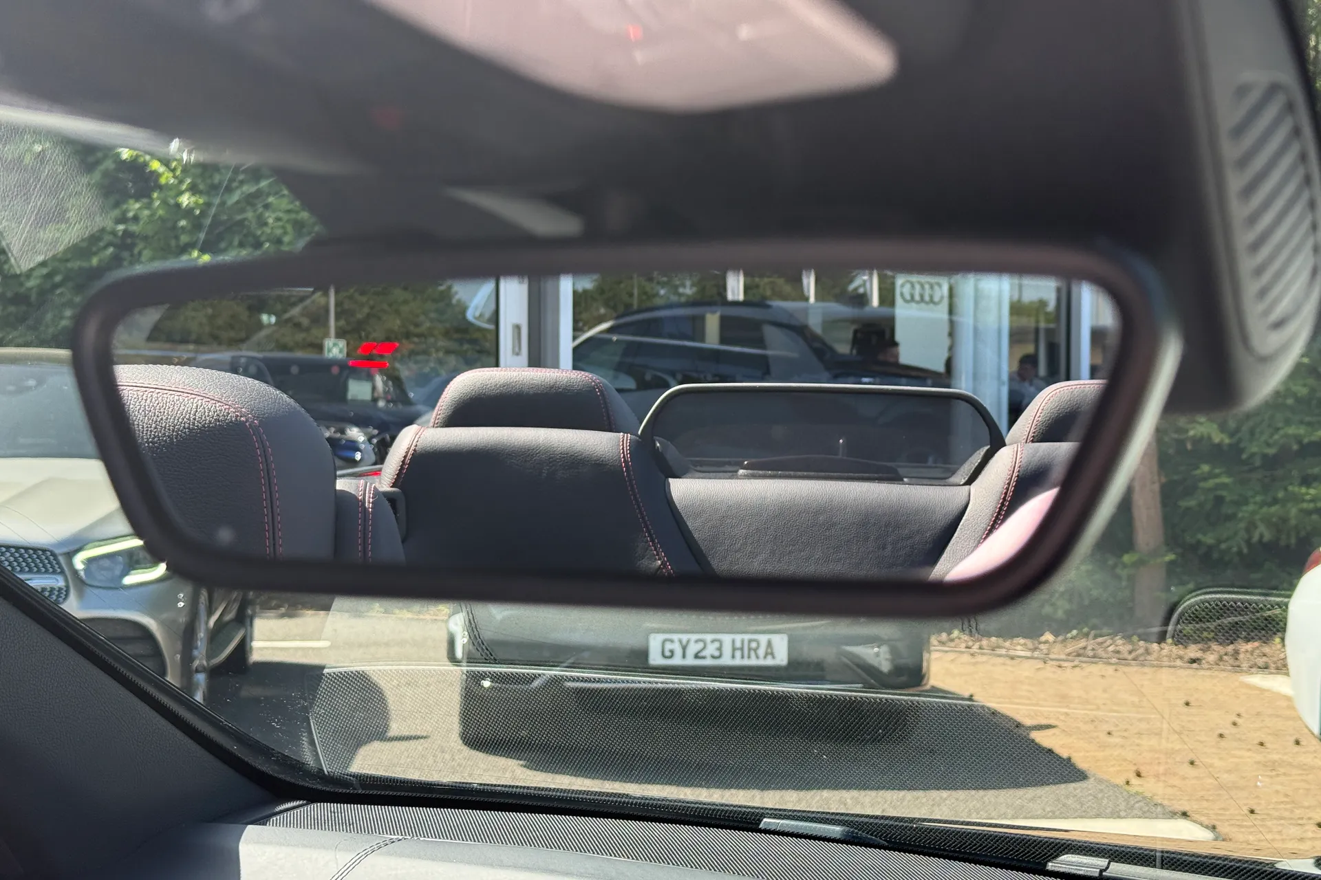MERCEDES-BENZ E CLASS thumbnail image number 21