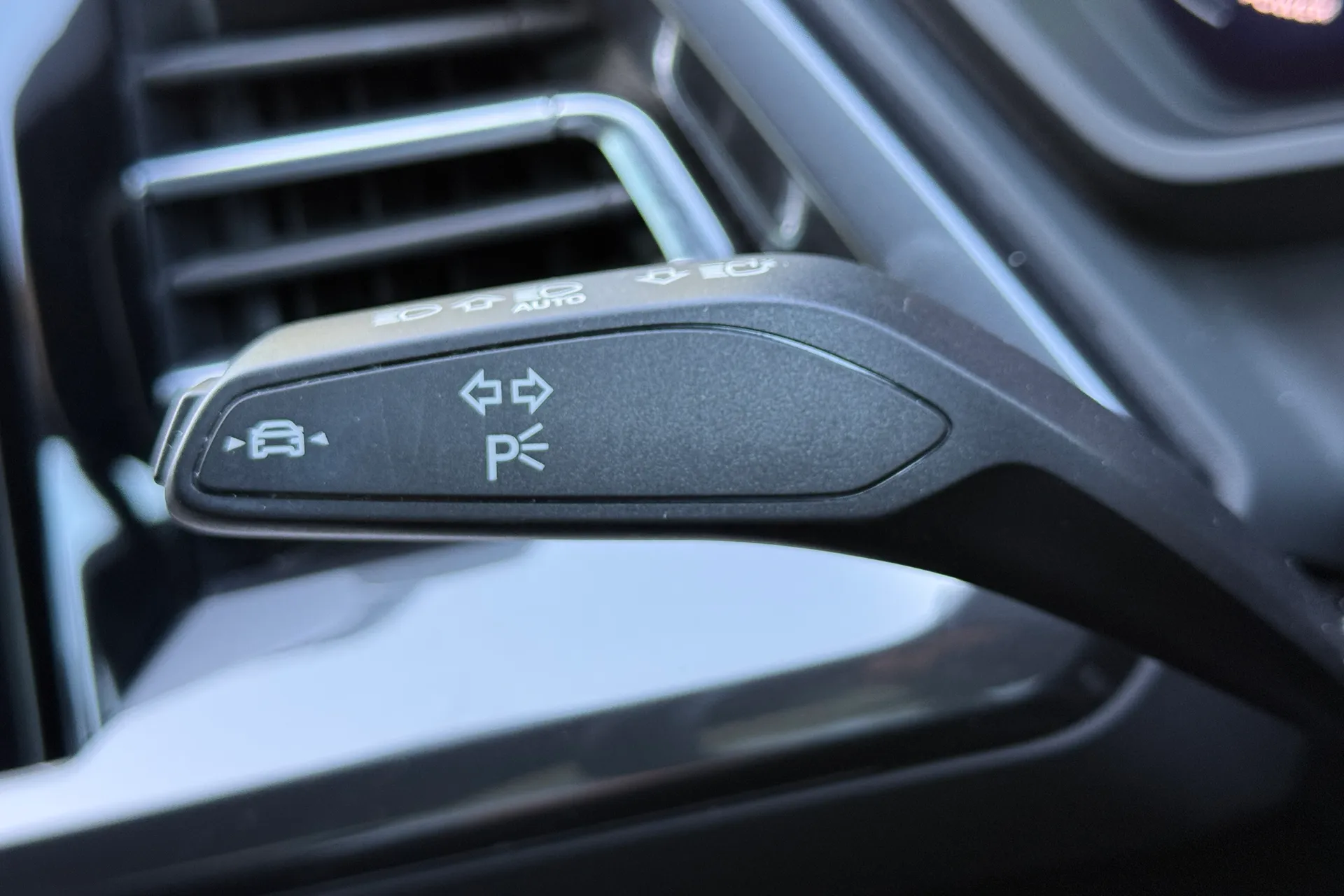 Audi Q4 thumbnail image number 22