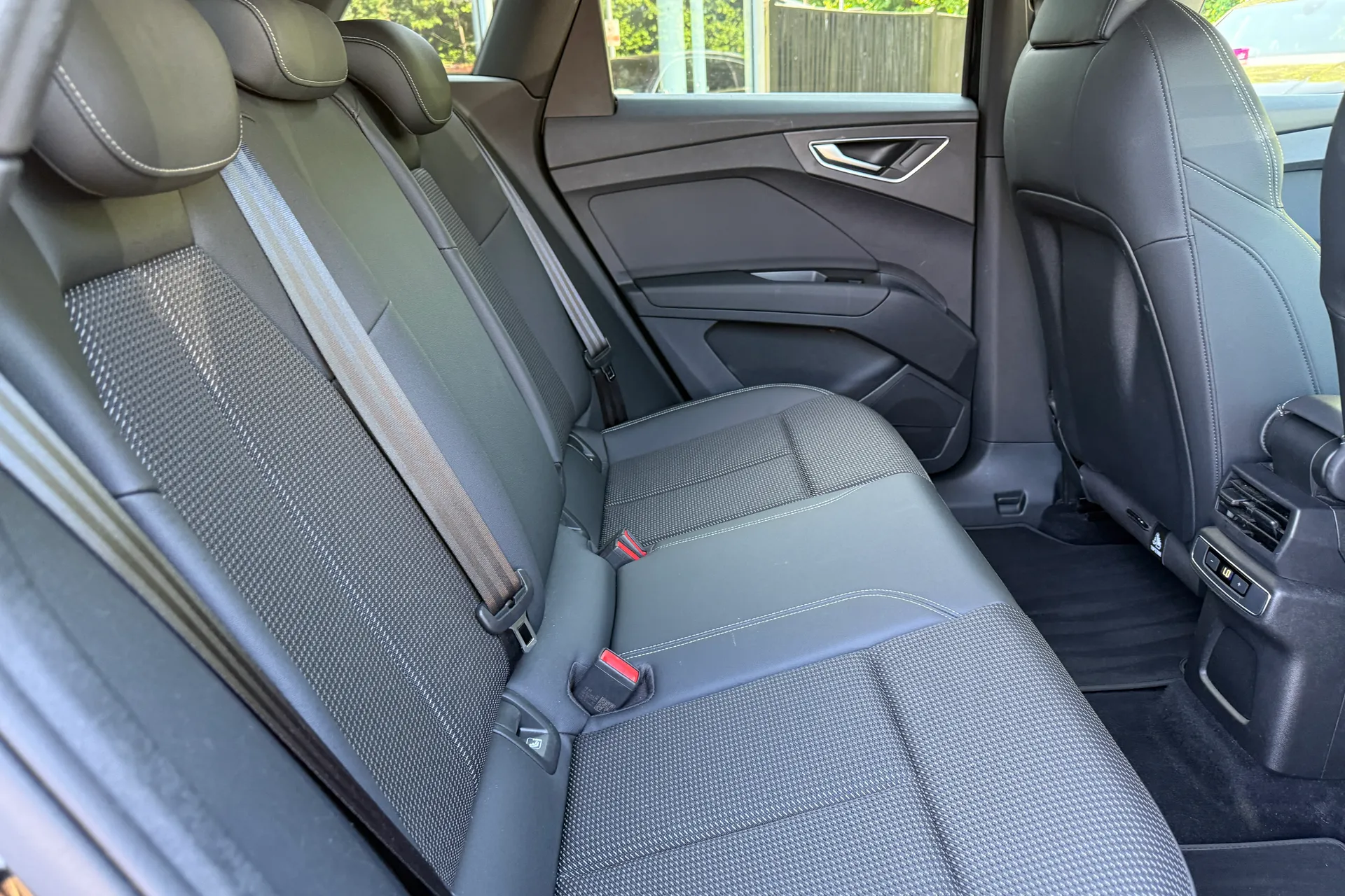 Audi Q4 thumbnail image number 35