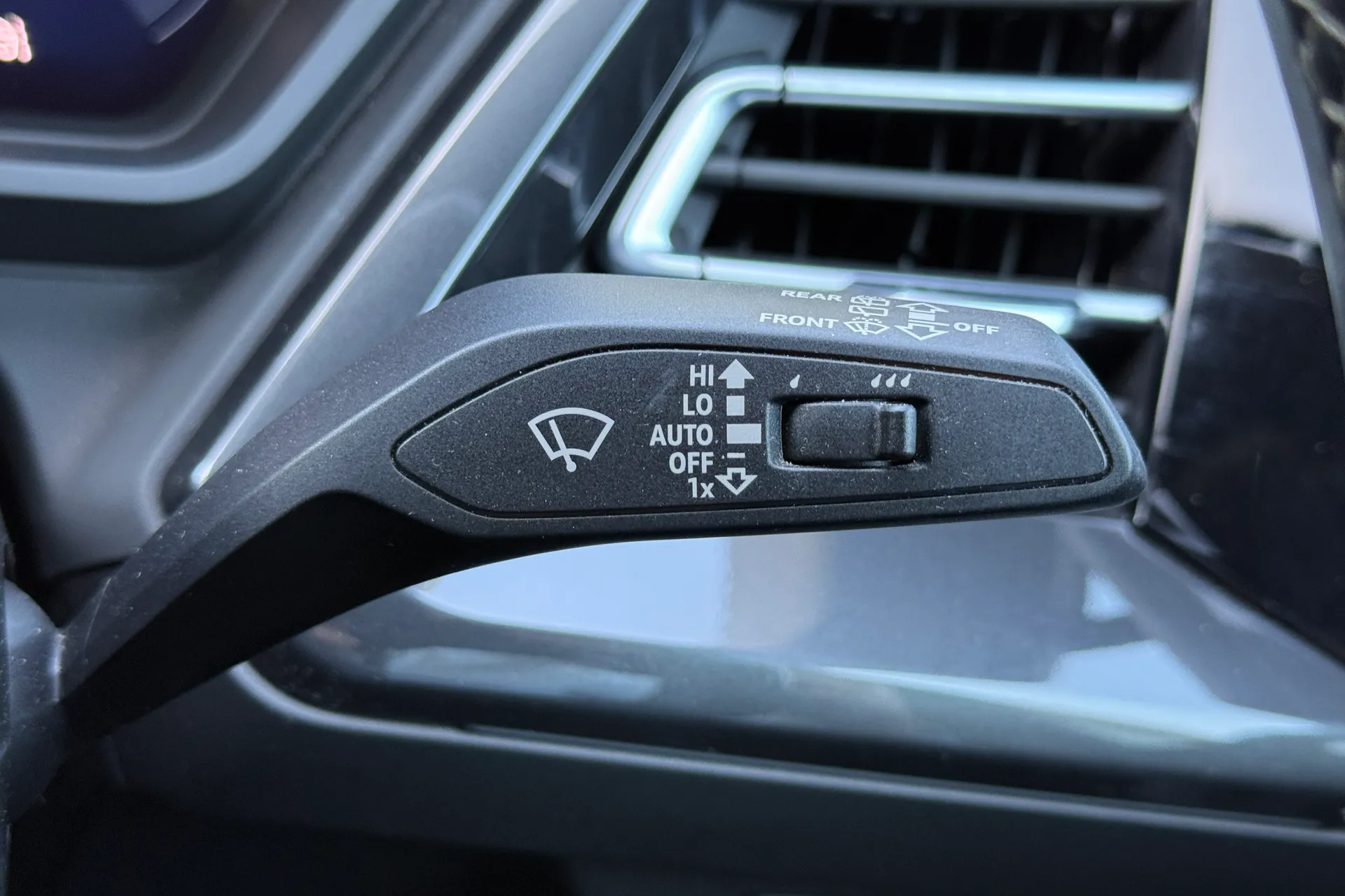 Audi Q4 thumbnail image number 23