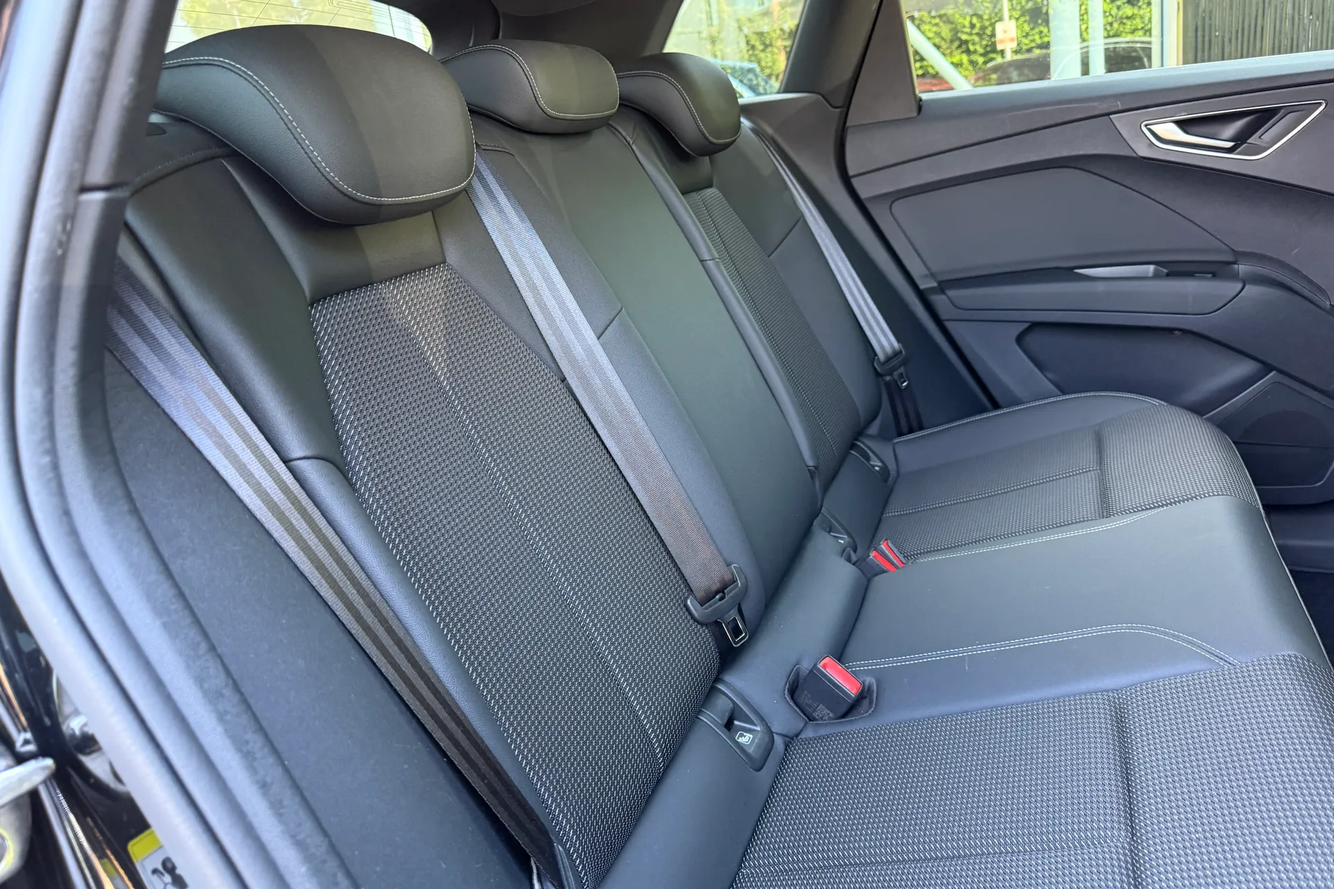 Audi Q4 thumbnail image number 34